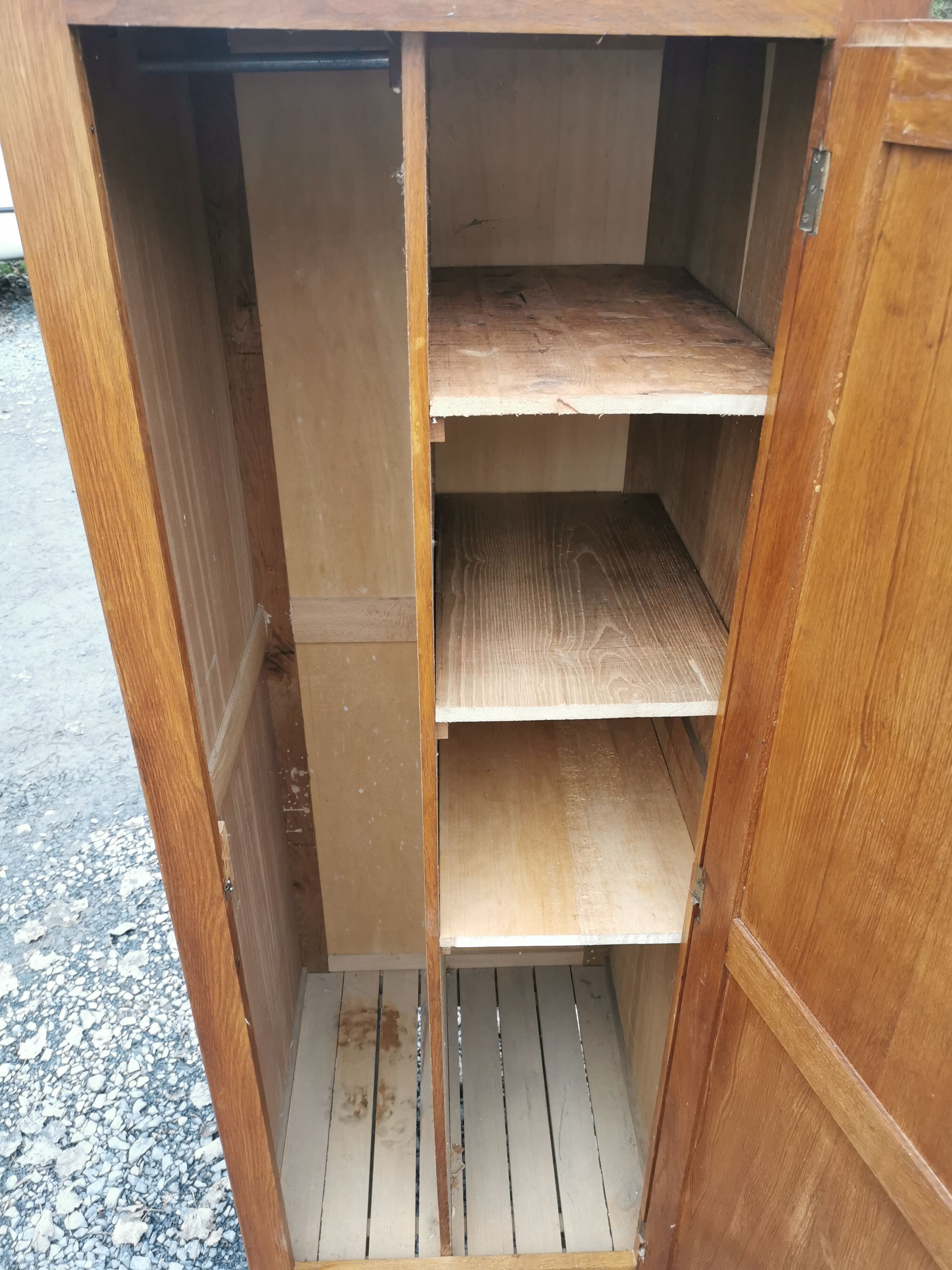 Boarding cabinet