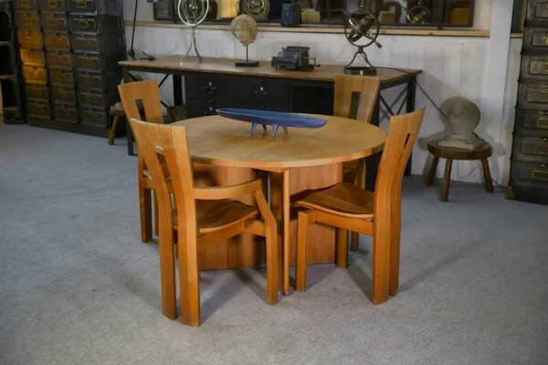 Table ronde en hêtre massif des Ateliers Seltz fin XXème
