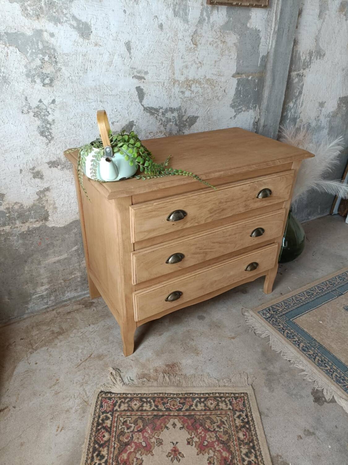Wooden chest of drawers