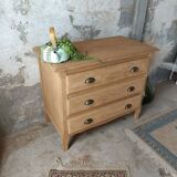 Wooden chest of drawers