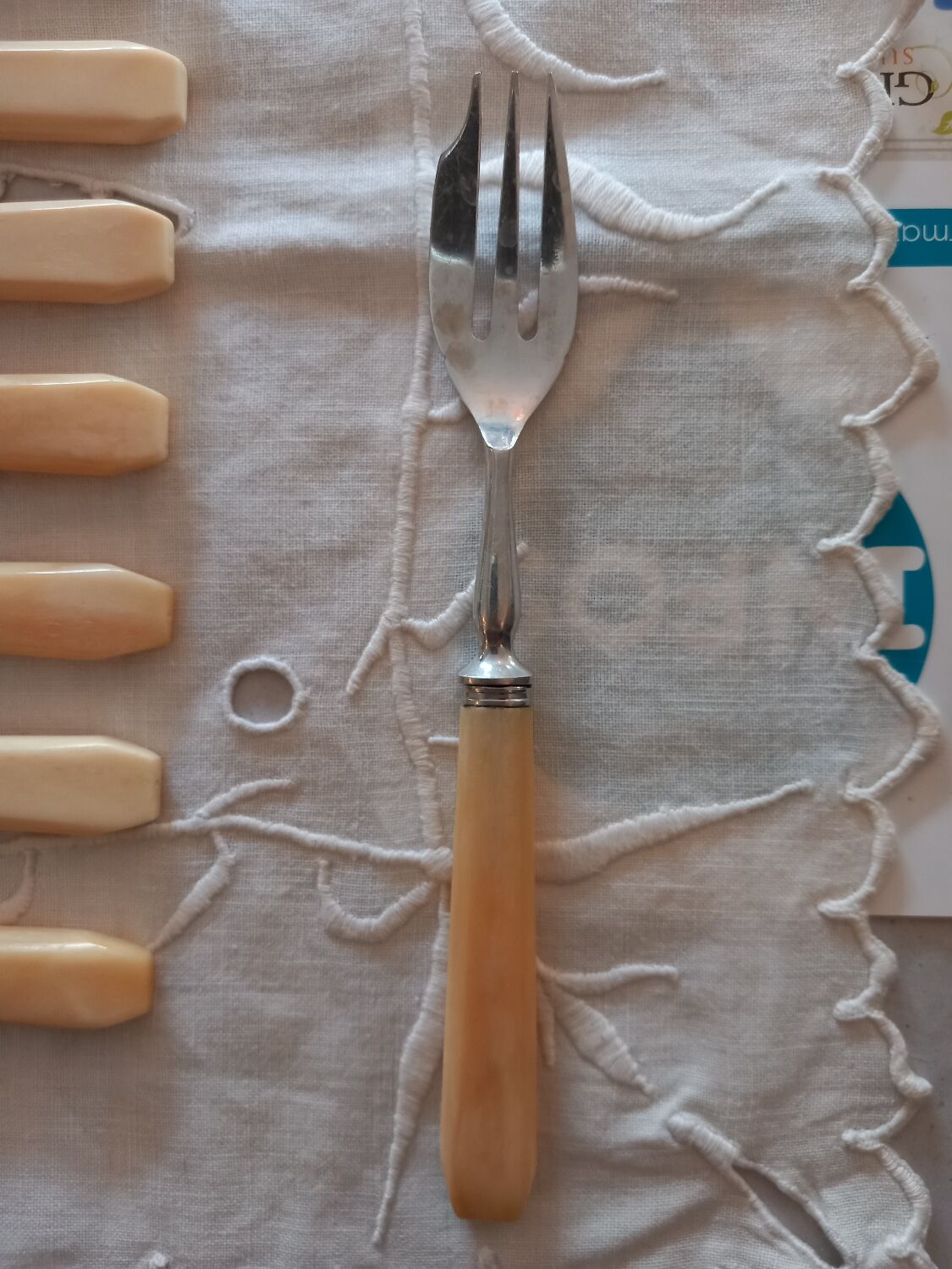 10 dessert forks .old