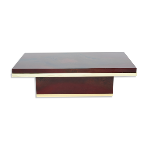 Table basse laquée rouge laiton