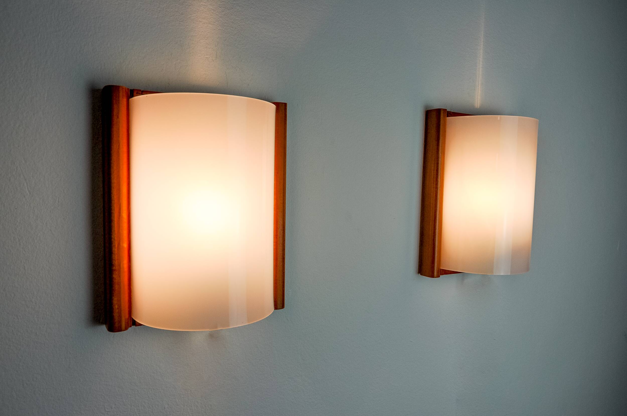 Pair of pine and methacrylate wall lights, spain 1980
