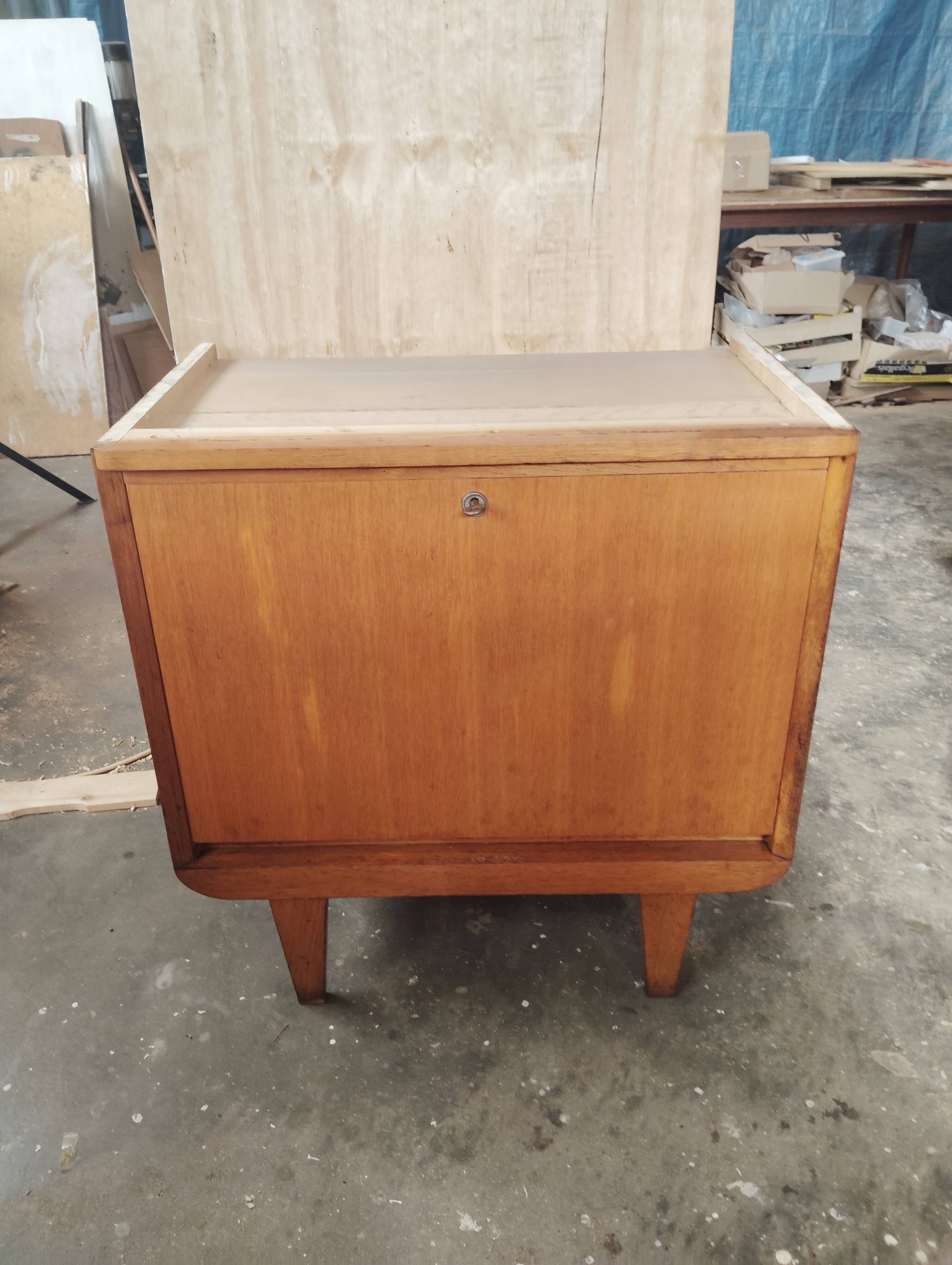 Vintage storage unit with compass legs