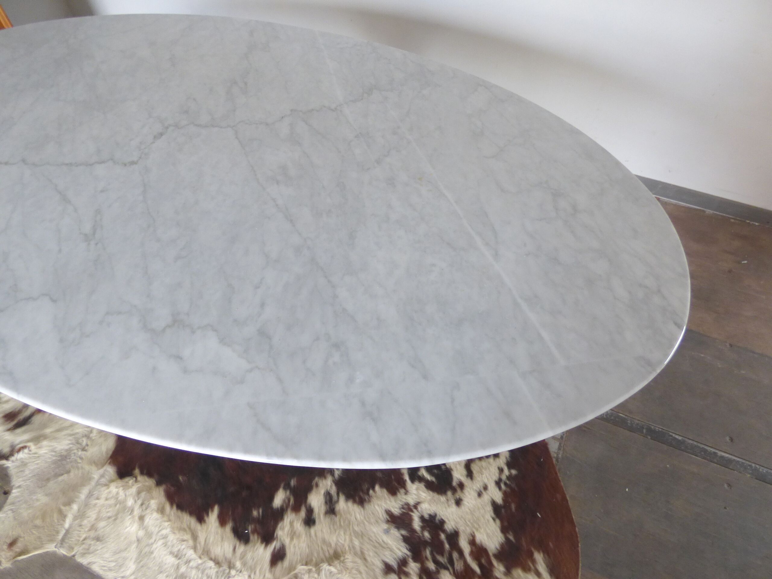 Table Knoll ovale de Eero Saarinen