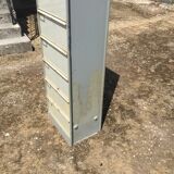 Column with valves.