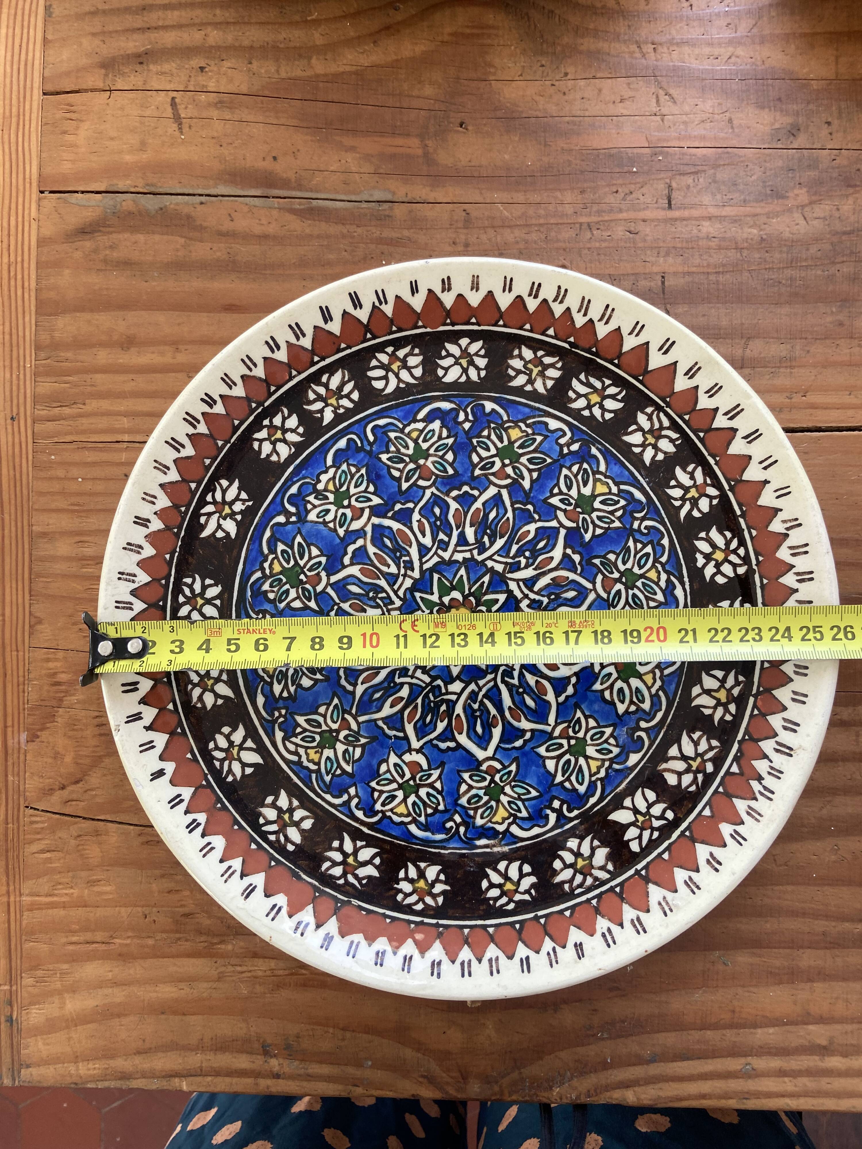 Decorative ceramic wall plate from iznik (Türkiye).