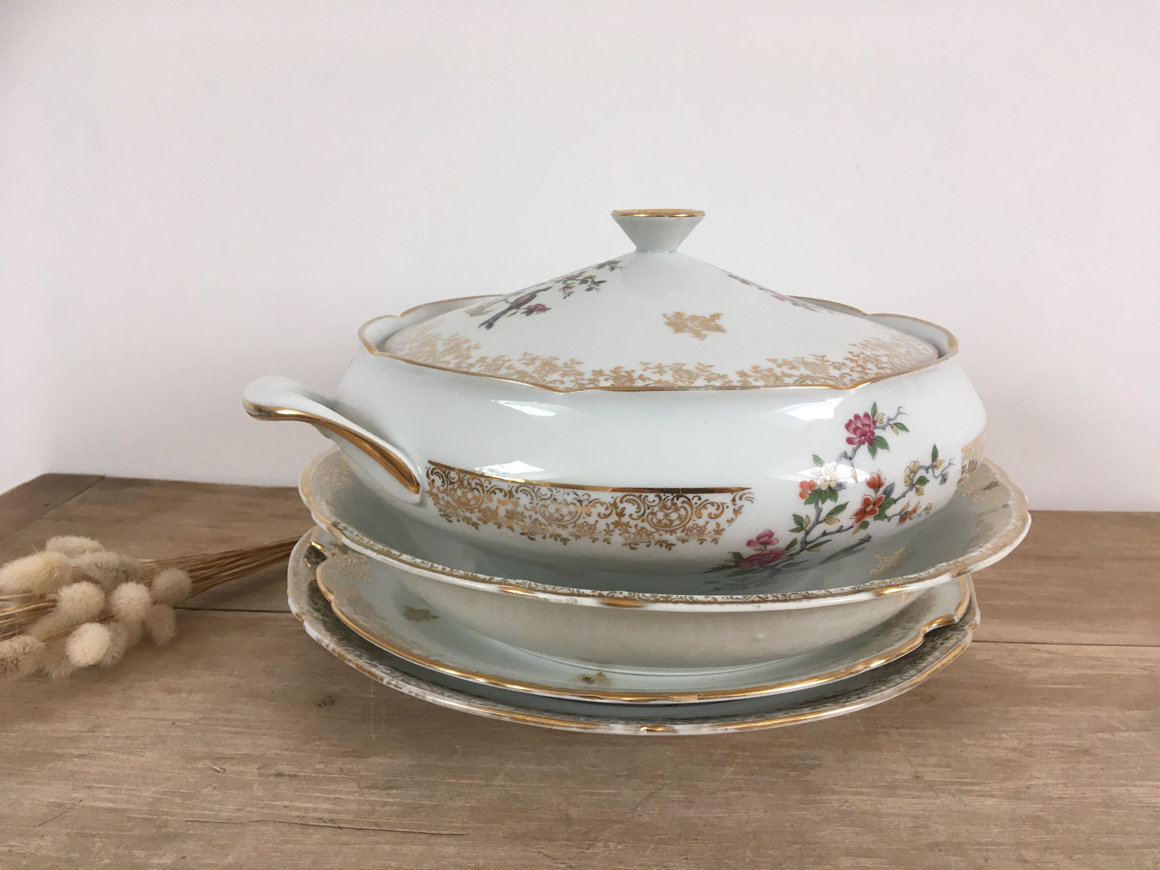 Porcelain cake dish bird of paradise