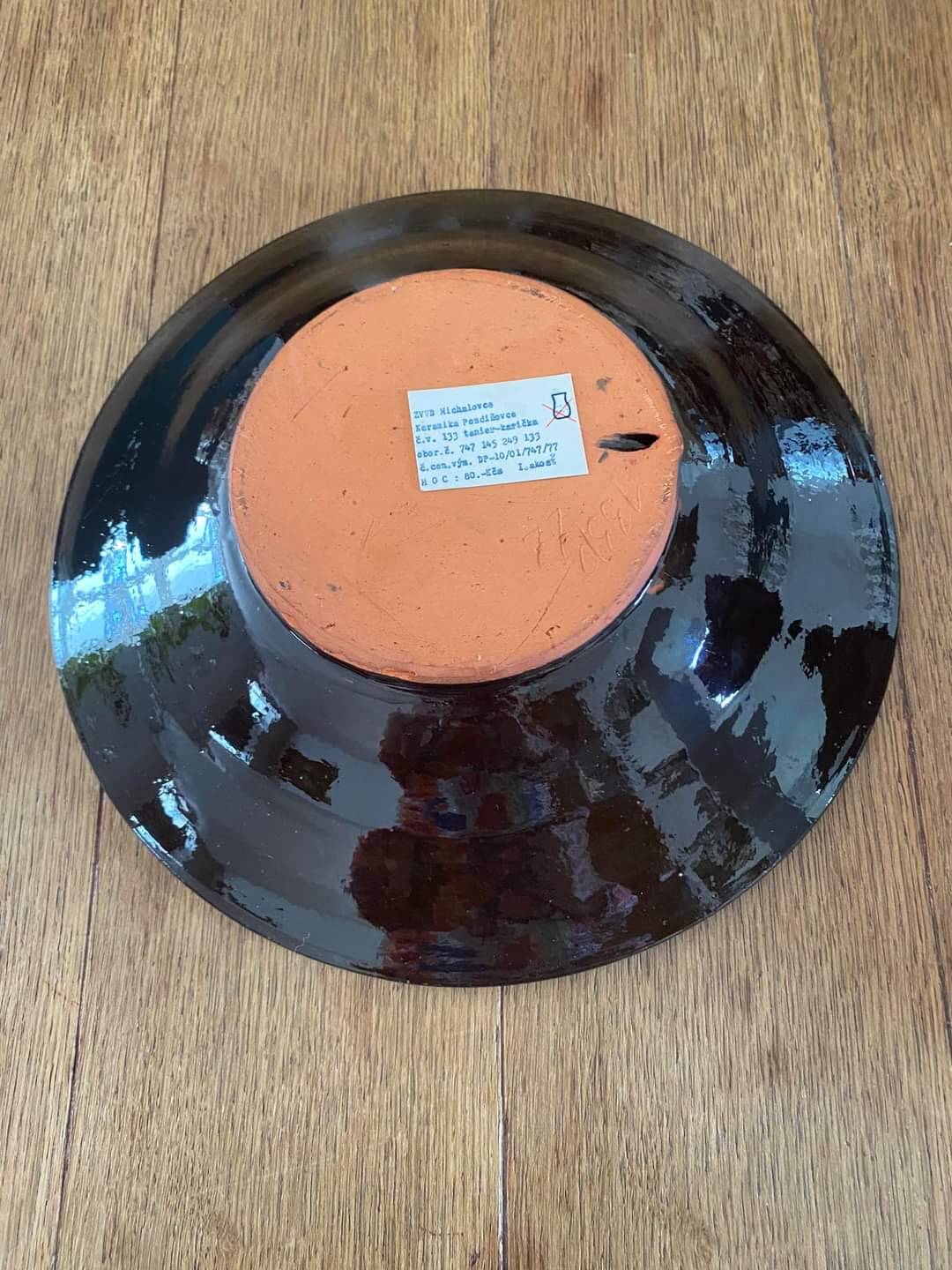 Ceramic bowl by POZDIŠOVA, hand-painted, "Women in solidarity"