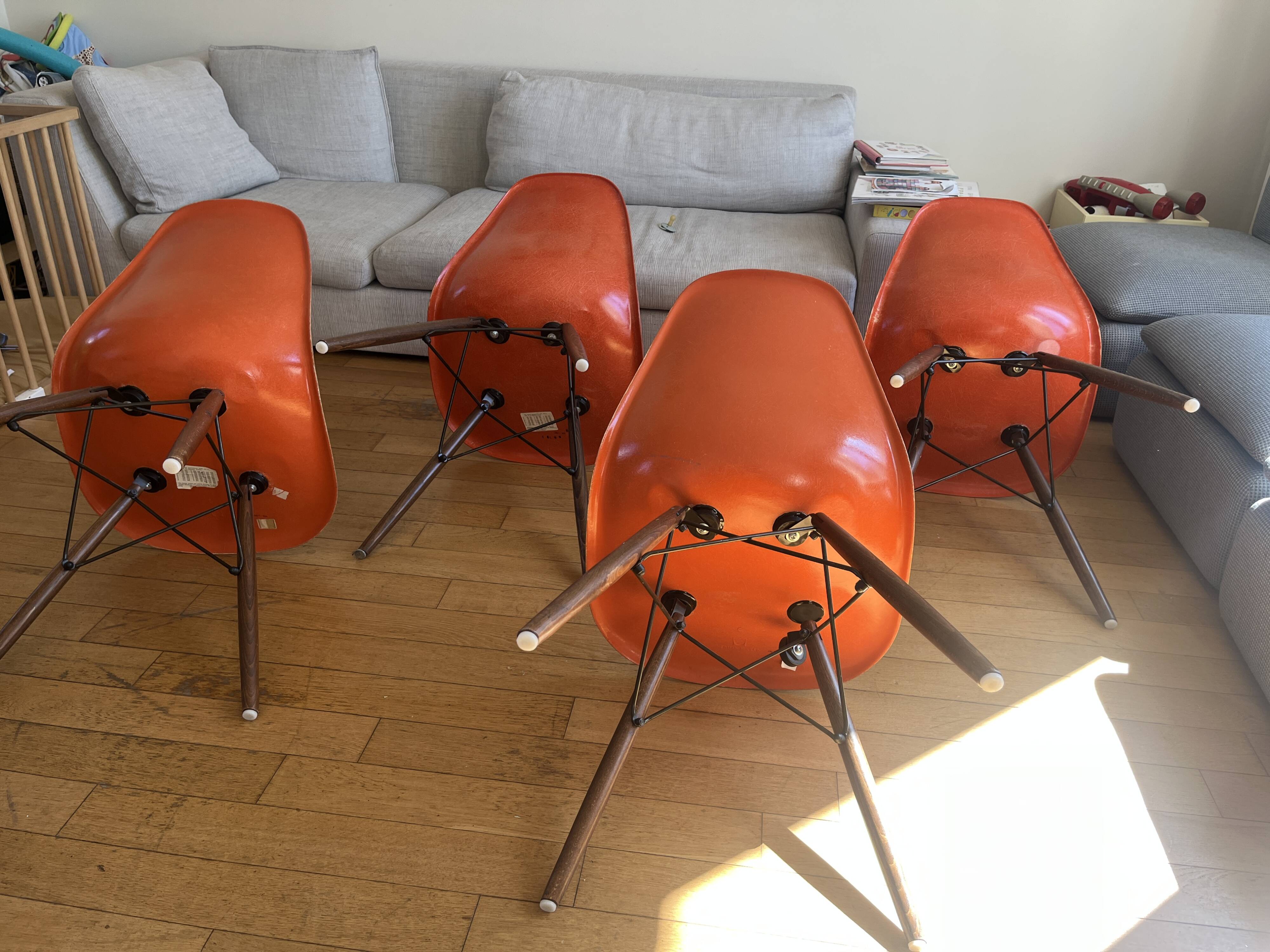 4 Chaises Charles & Ray Eames Herman Miller DSW orange