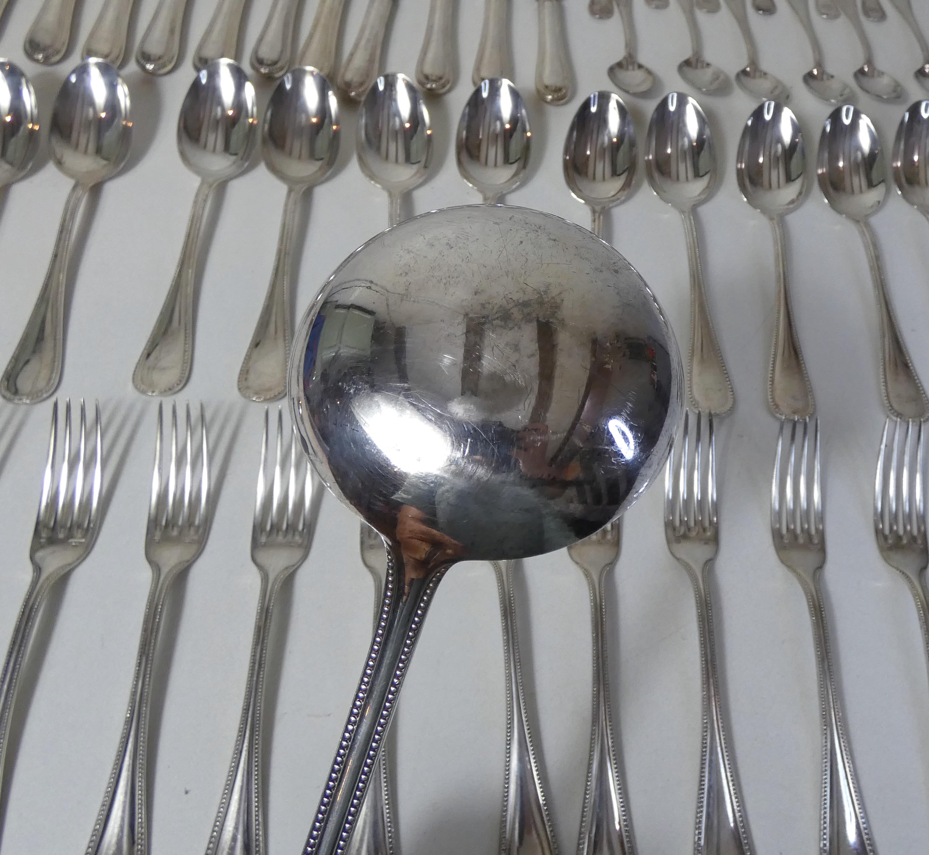 Ménagère 54 pièces orfèvrerie ercuis 100g modèle perle
