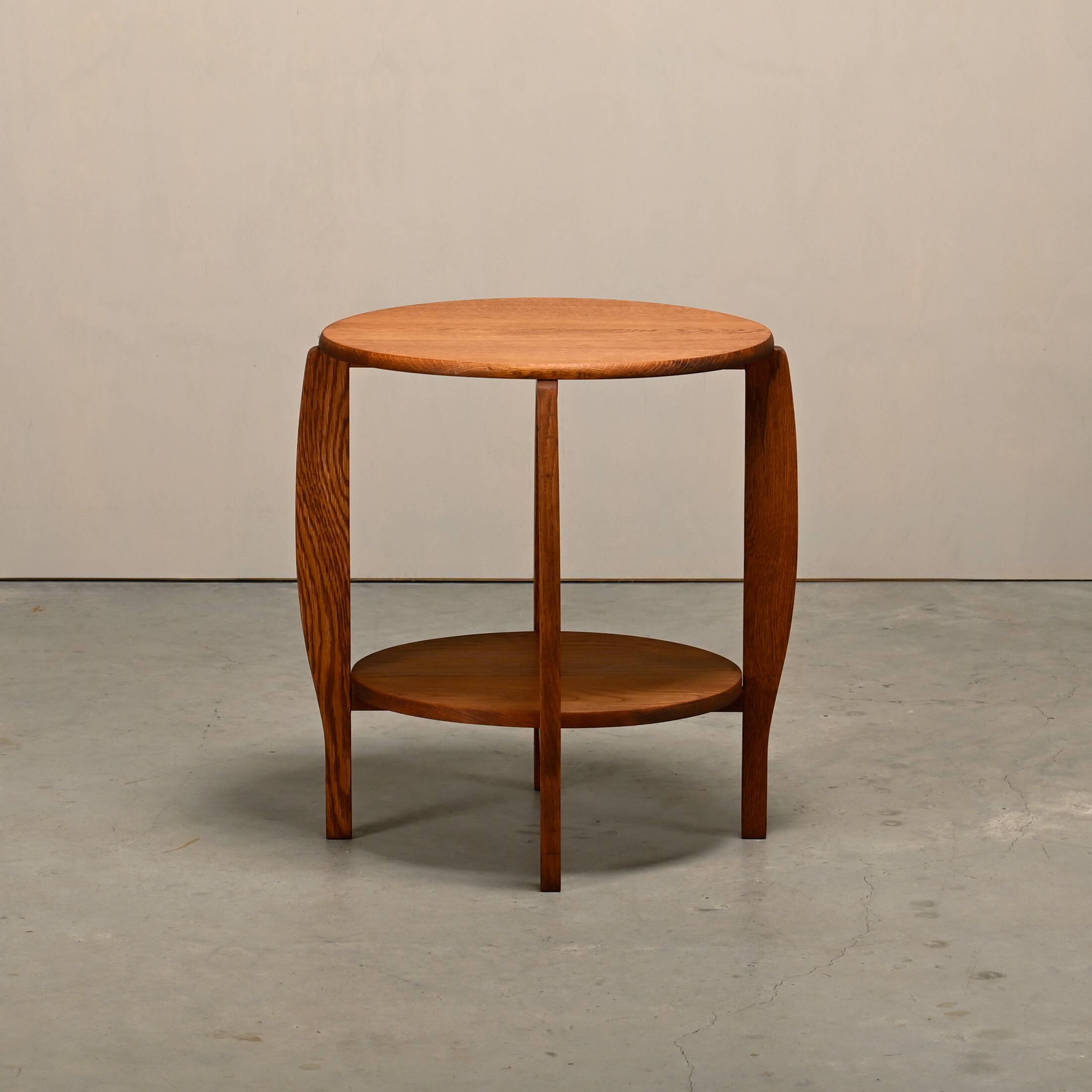 Table d'appoint ou table de plante Art Déco néerlandaise en chêne massif, années 1930.
