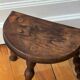 Tabouret tripode en bois tourné