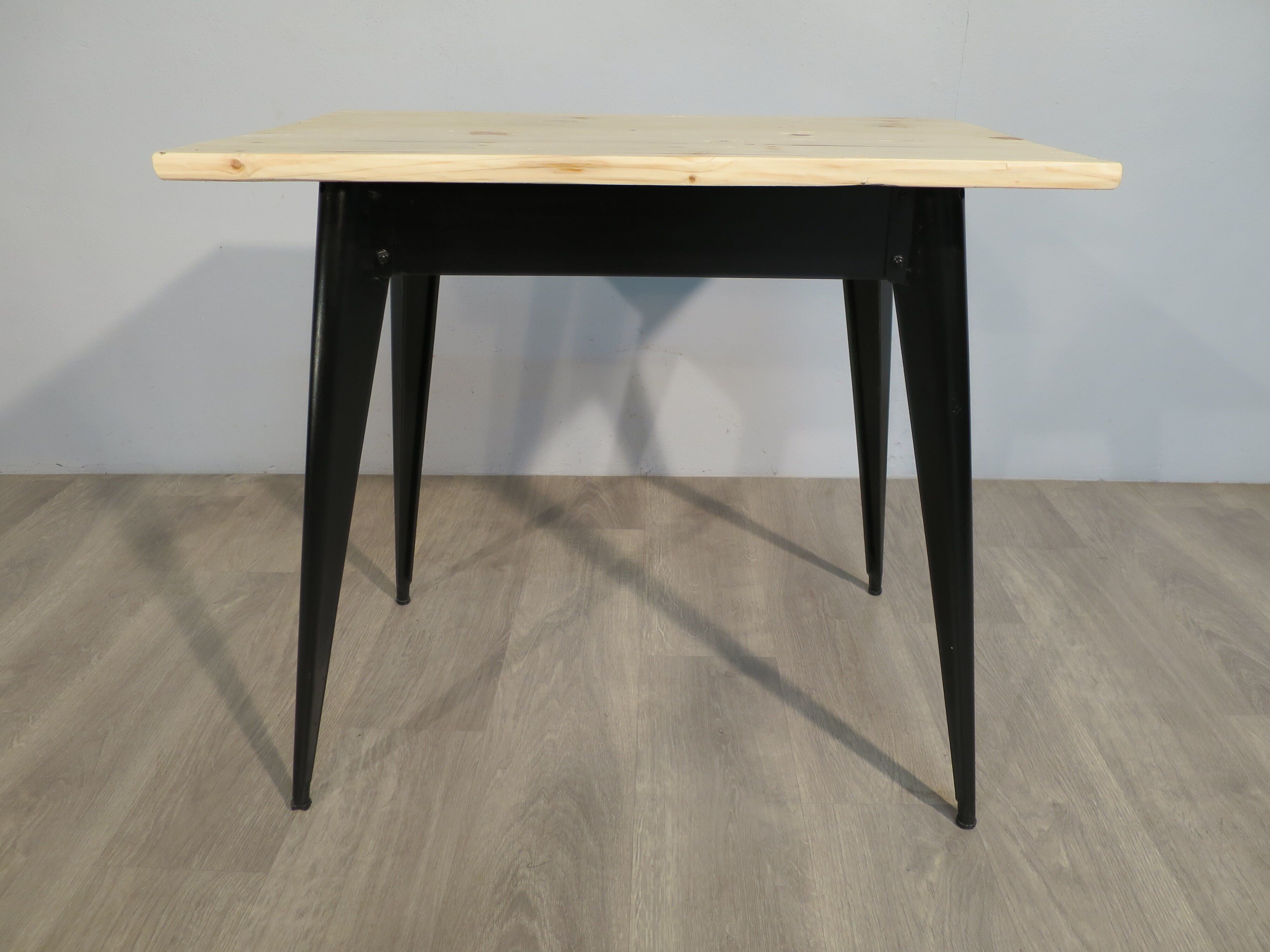 Table Tolix T55 by Xavier Pauchard