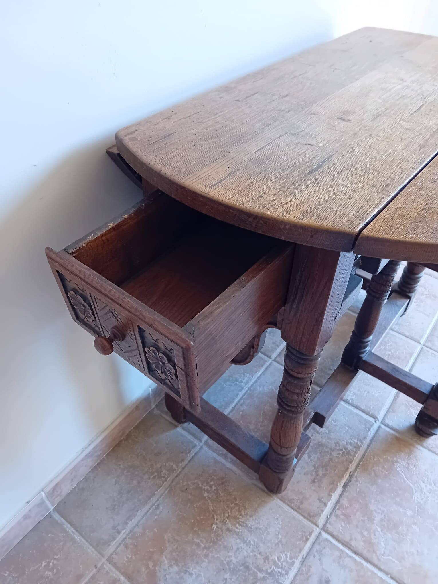 English folding gateleg table