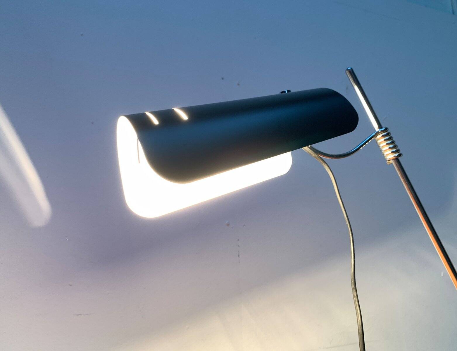 Lampe de table minimaliste italienne du milieu du siècle