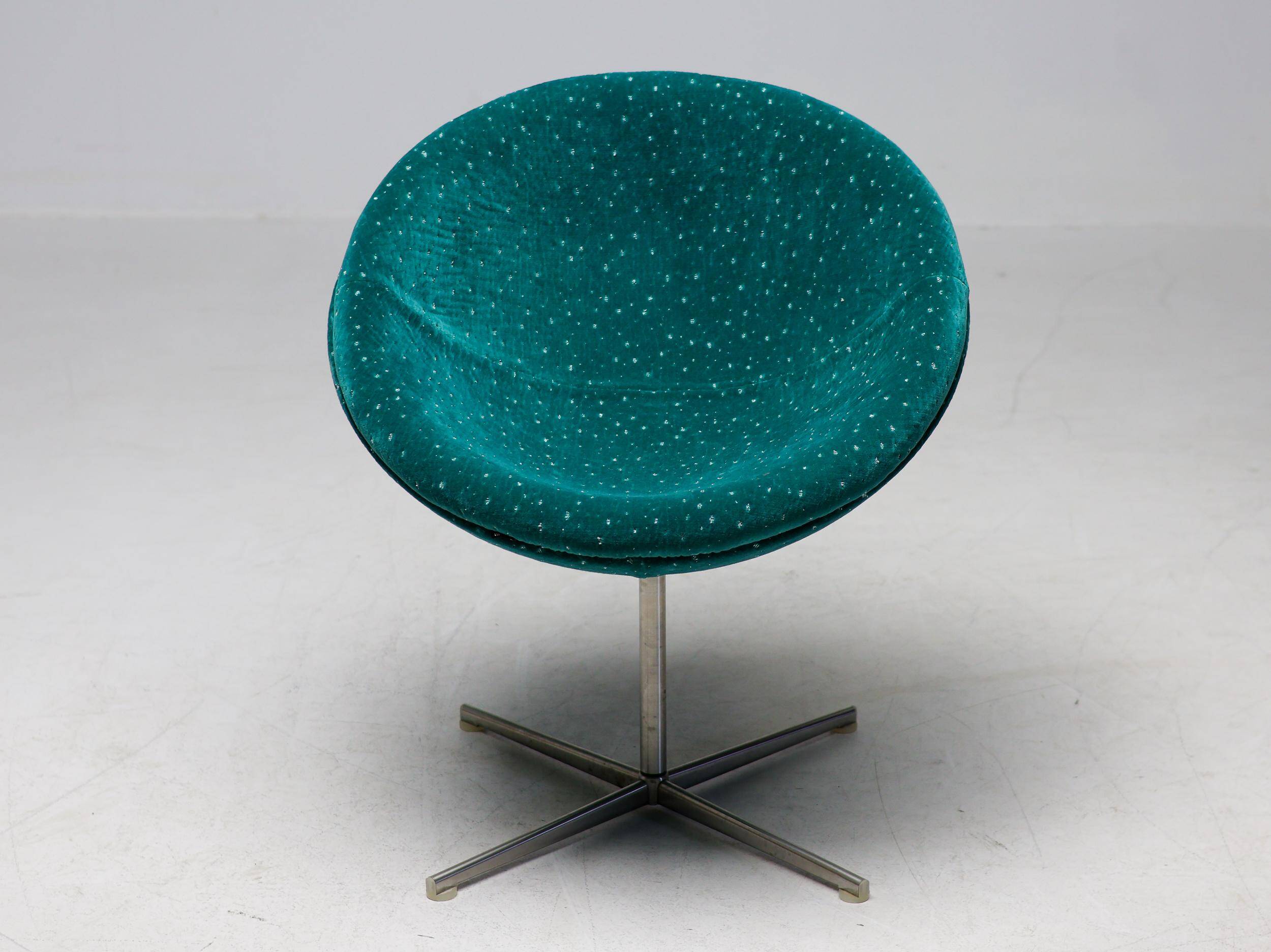 Unique chairs Tramontana Jade and Ember Velvet Verner Panton C1