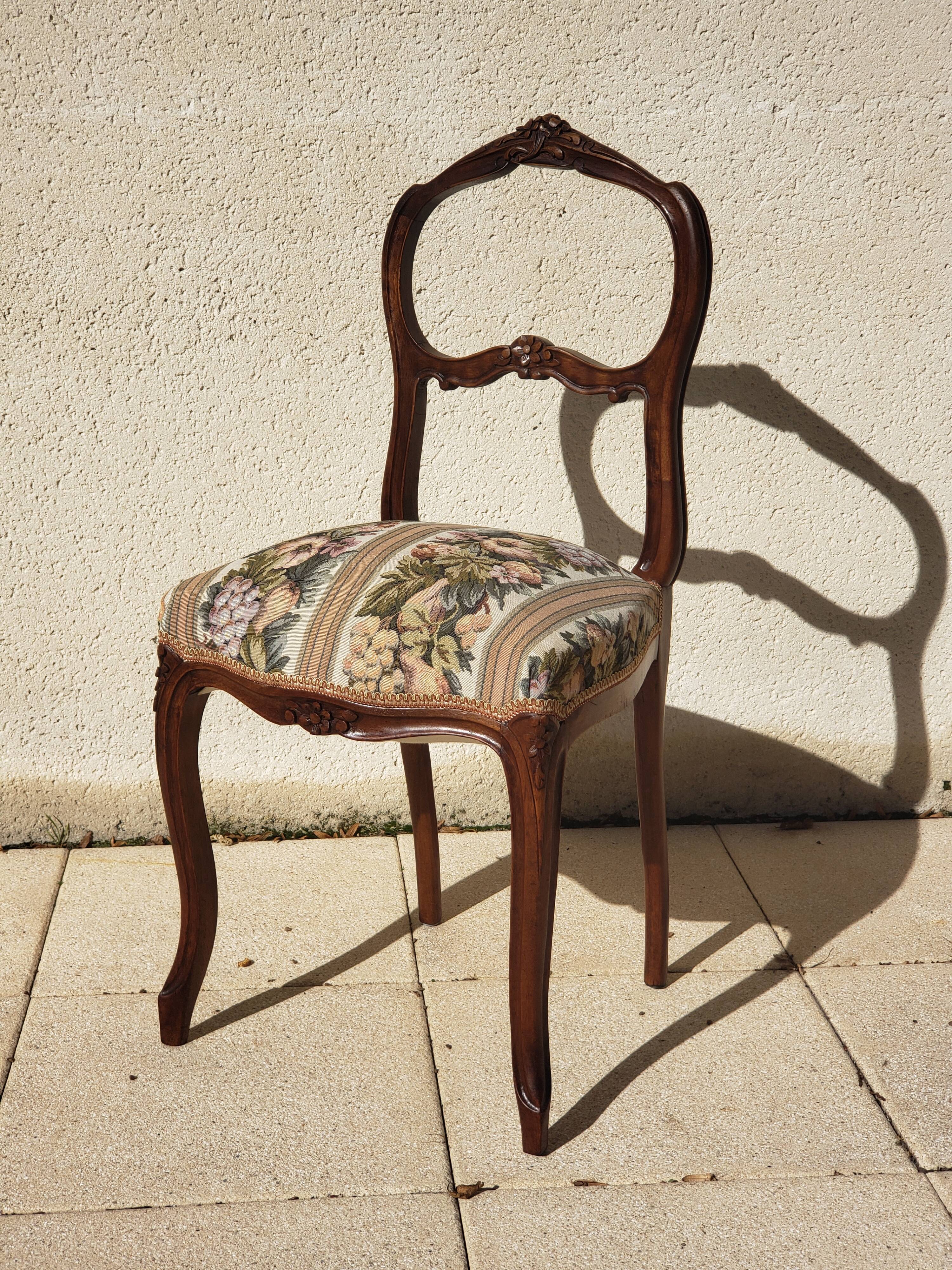 2 Chaises anciennes style Louis XV en noyer