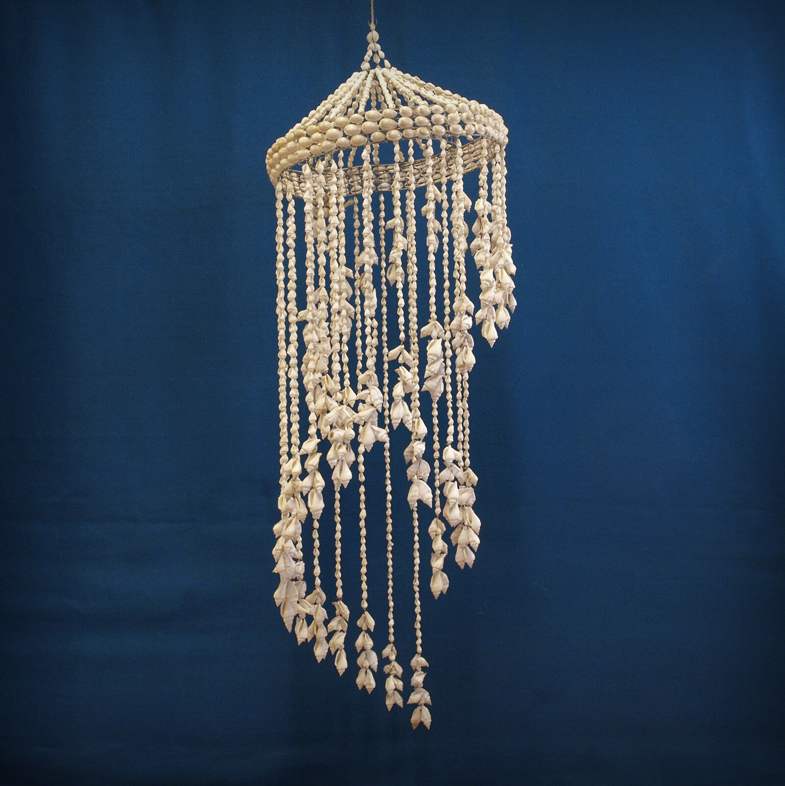 Balinese hanging lamp in curly shells