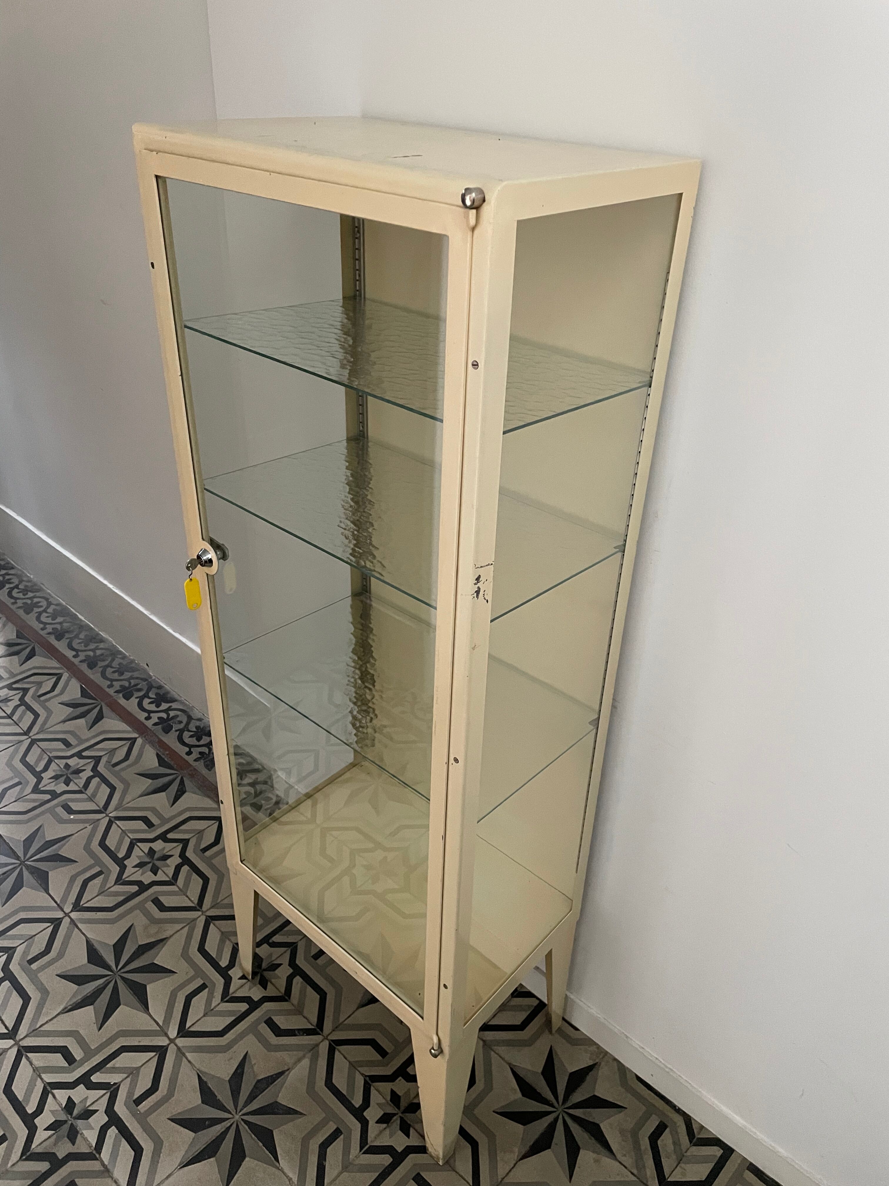 Former medical office showcase, circa 1950