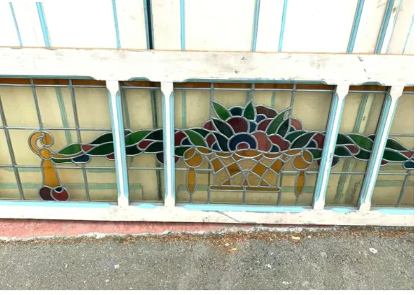 Suite de trois portes de séparation en vitrail Art Déco XX siècle