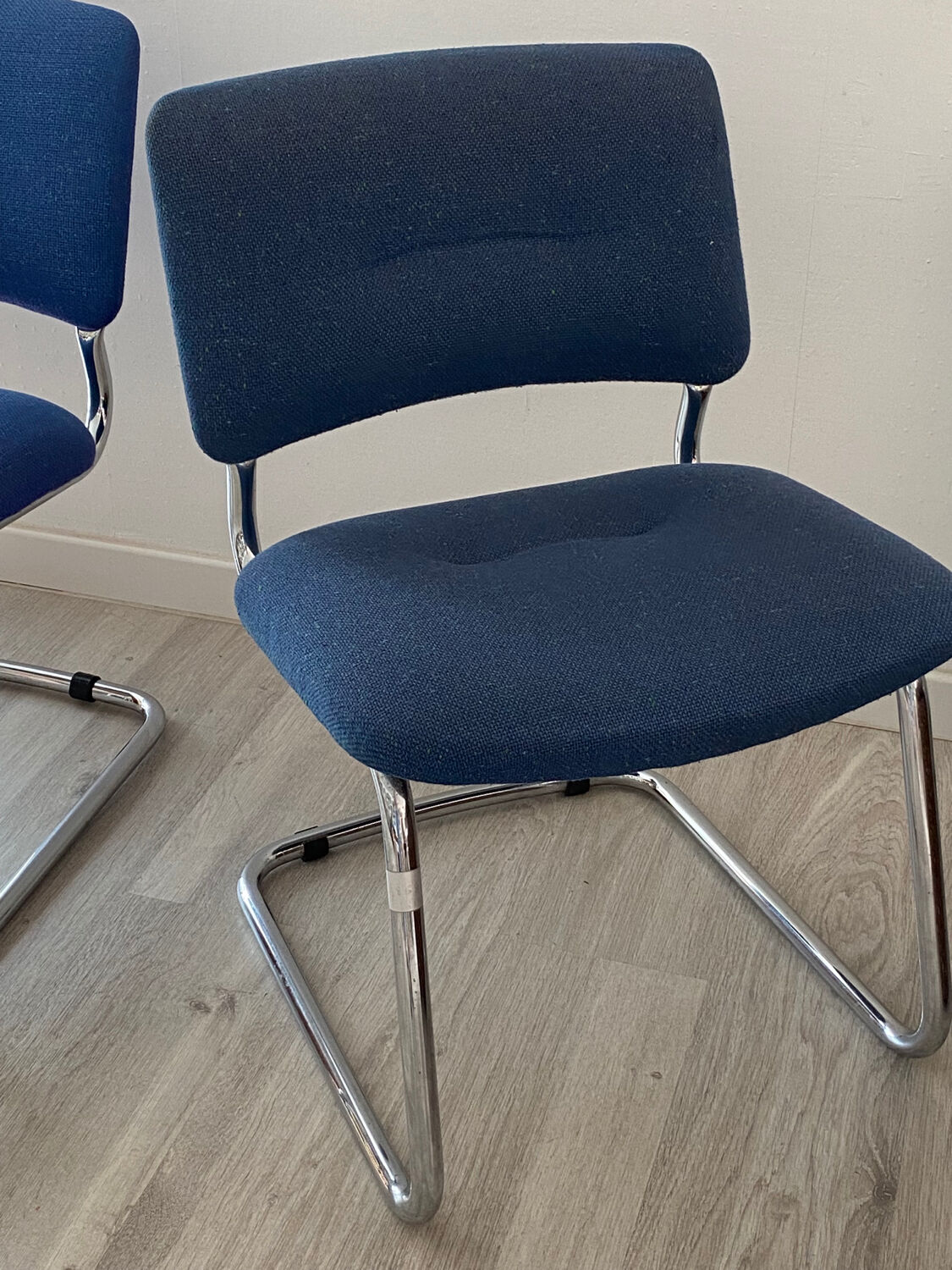 Pair of strafor seaters