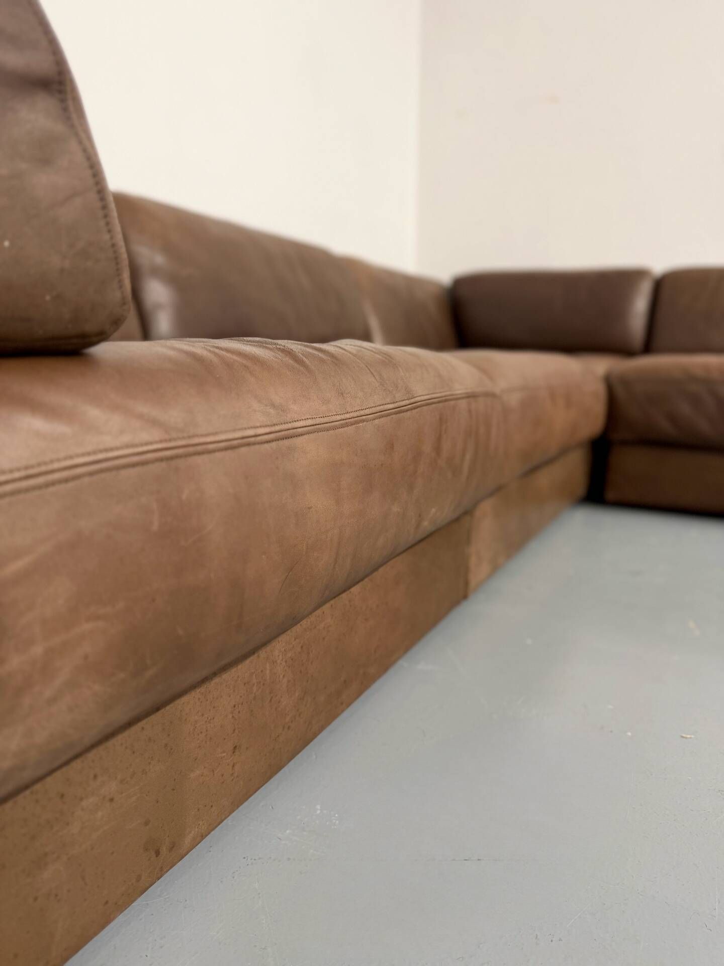 Modular corner sofa DS-76 in brown leather, designed by De Sede, 1980s.