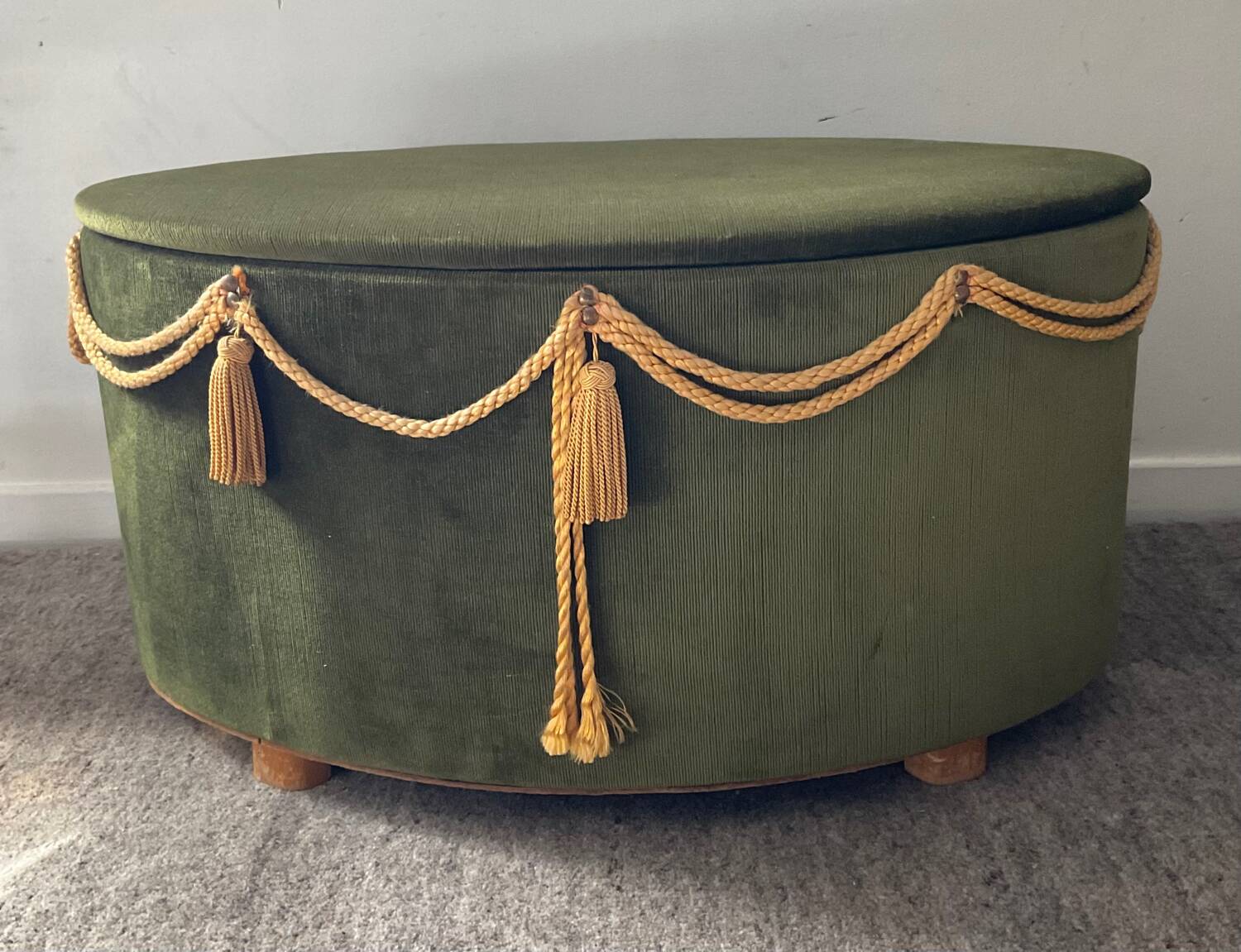 Green velvet chest pouf from the 70s
