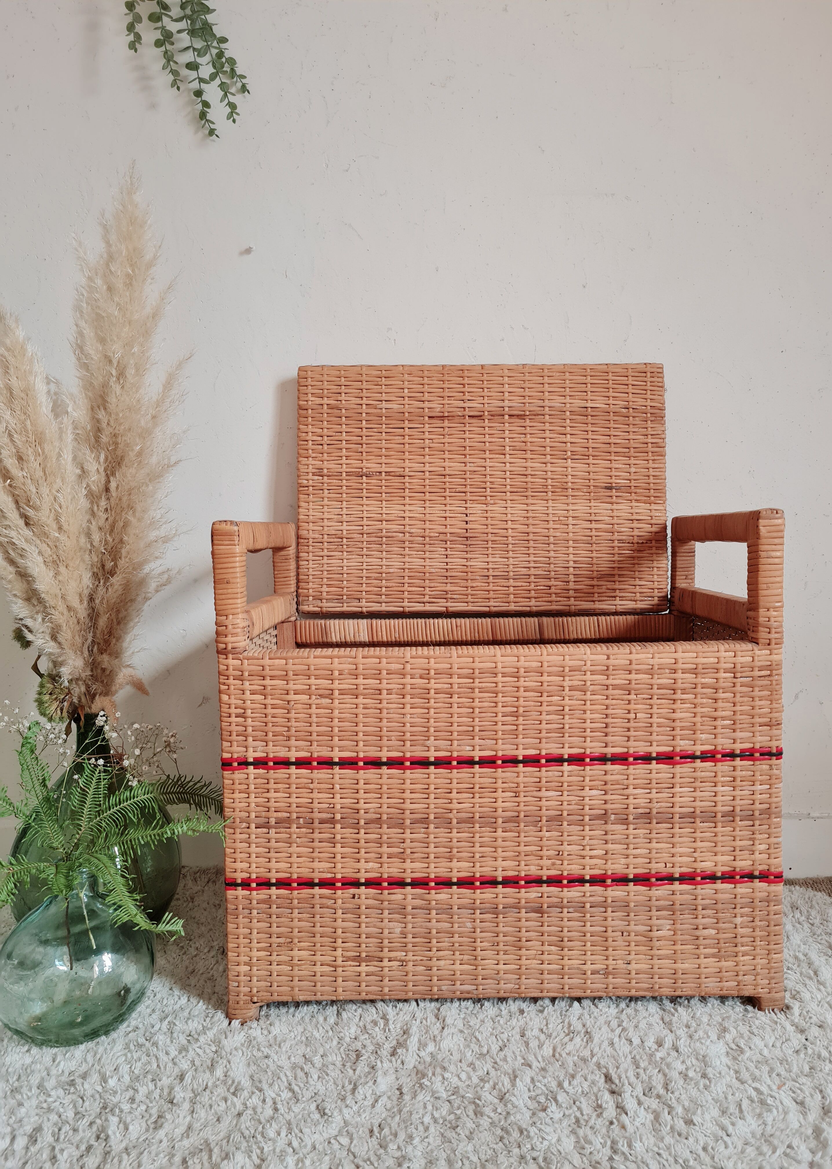 Retro rattan chest bench
