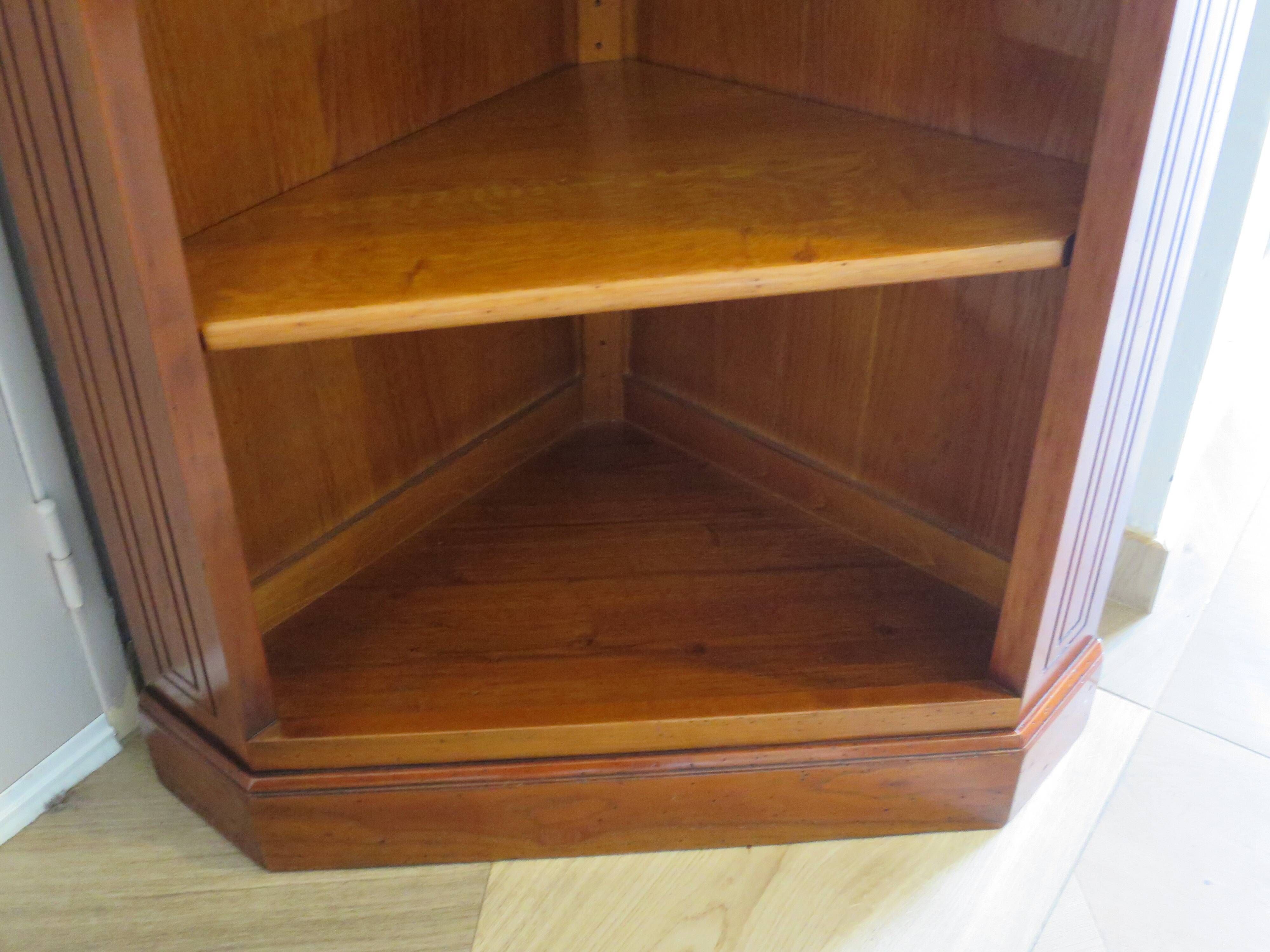 Corner bookshelf - Pentagon shape - Solid wood - 1980s - Richelieu