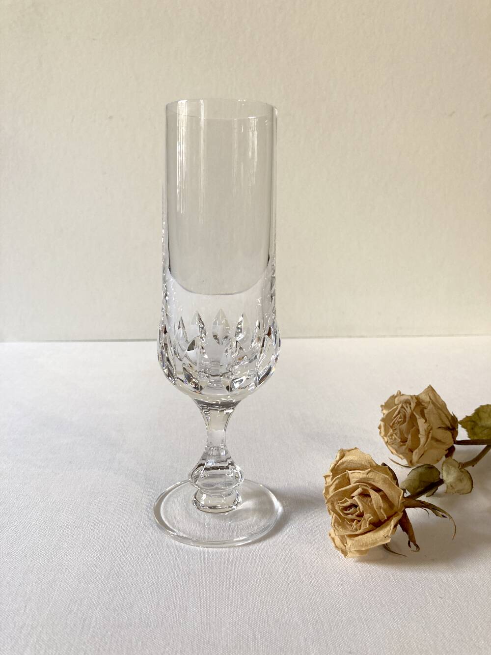 9 flûtes à champagne en cristal ciselé