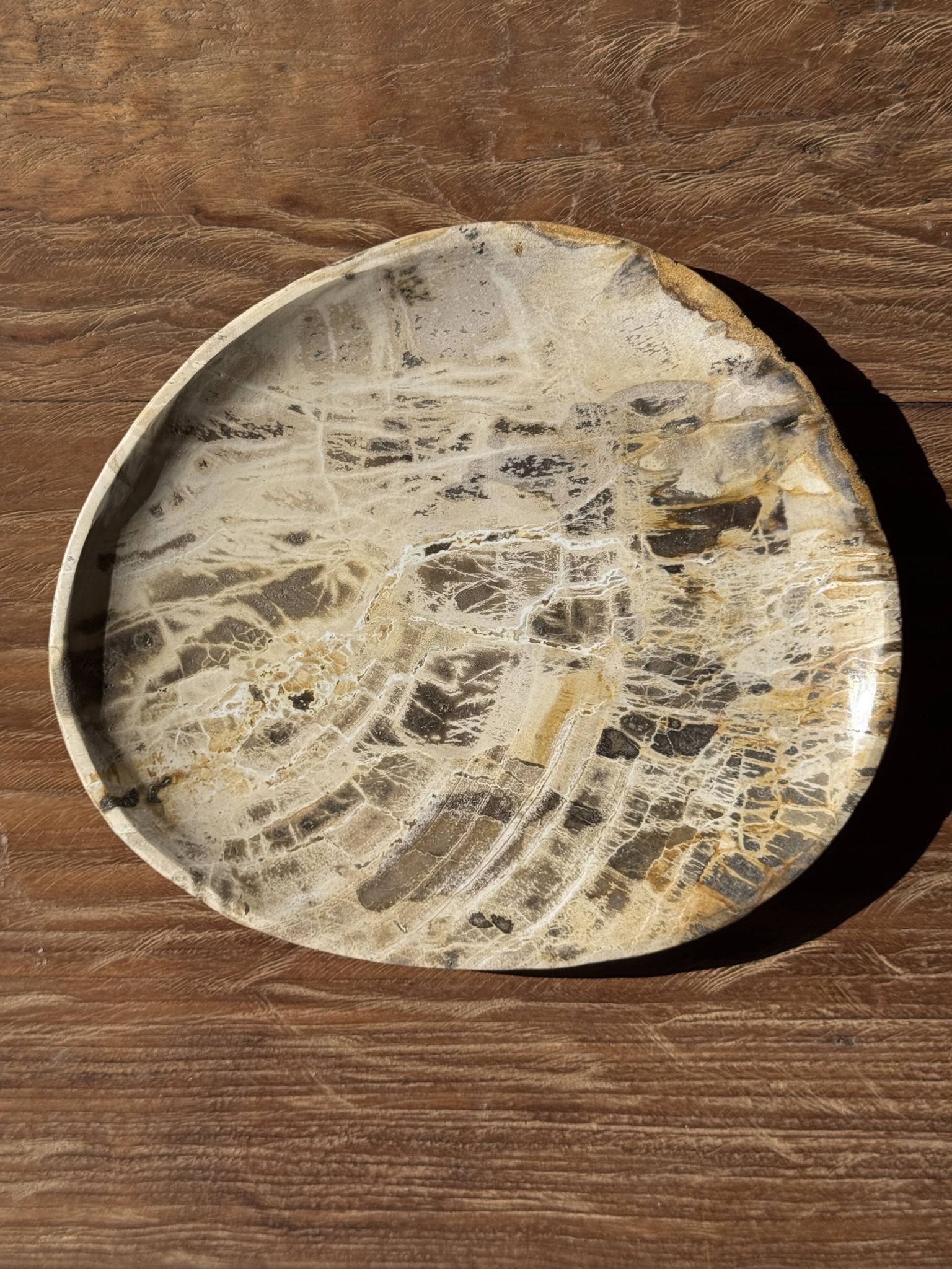 Petit vide poche ou plat en bois pétrifié blanc quadrillé brun D25-20,5