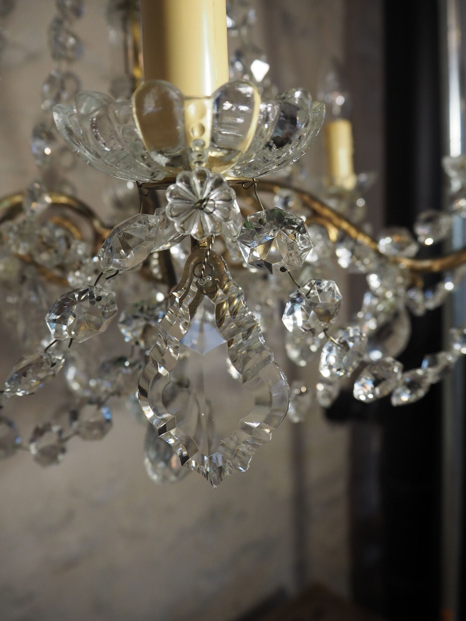 Ancient bronze and pampilles chandeliers with facets and crystal cups - old style - 6 fires