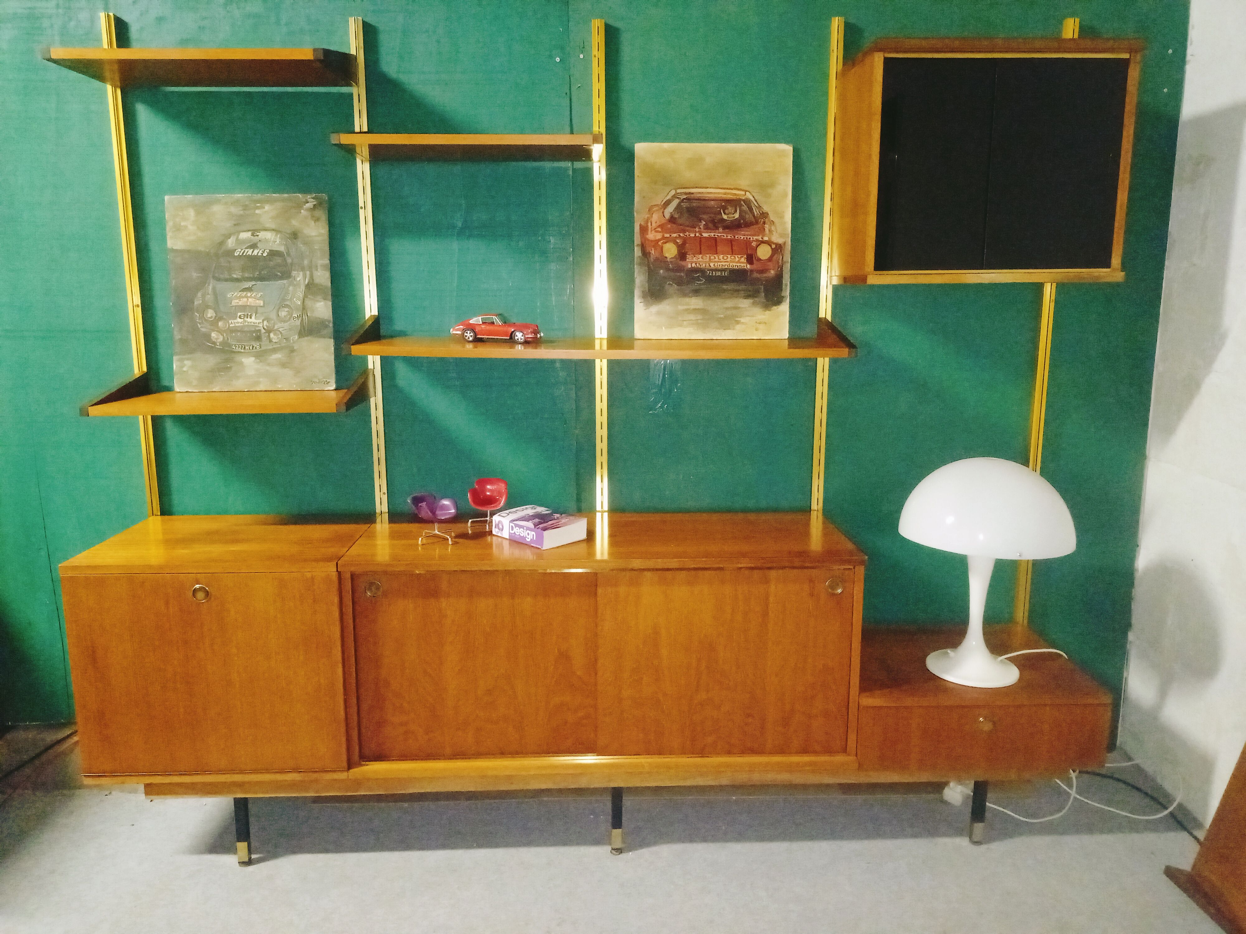 Modular wall shelf in Paolozzi teak