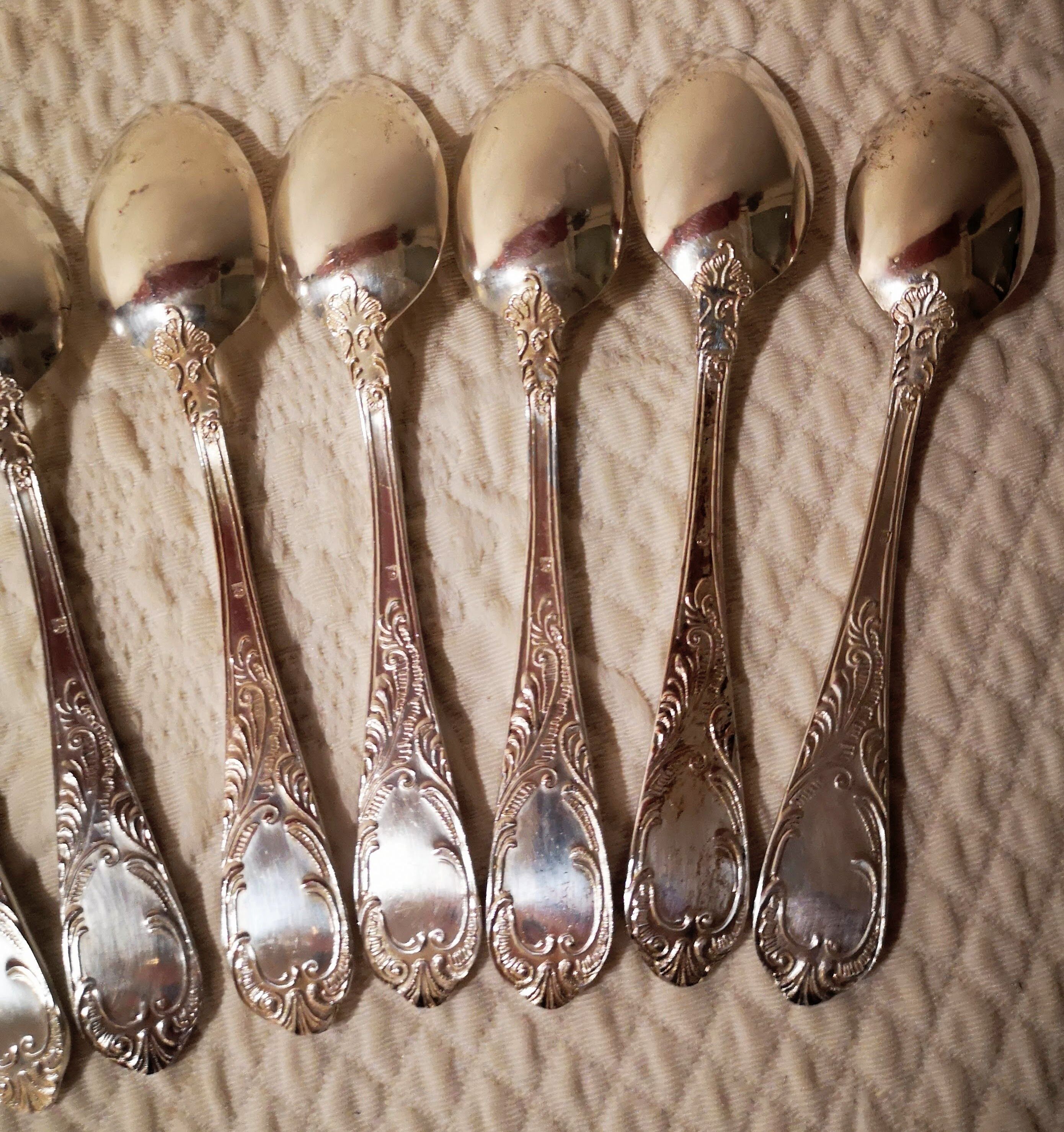 Set 11 dessert spoons in silver metal