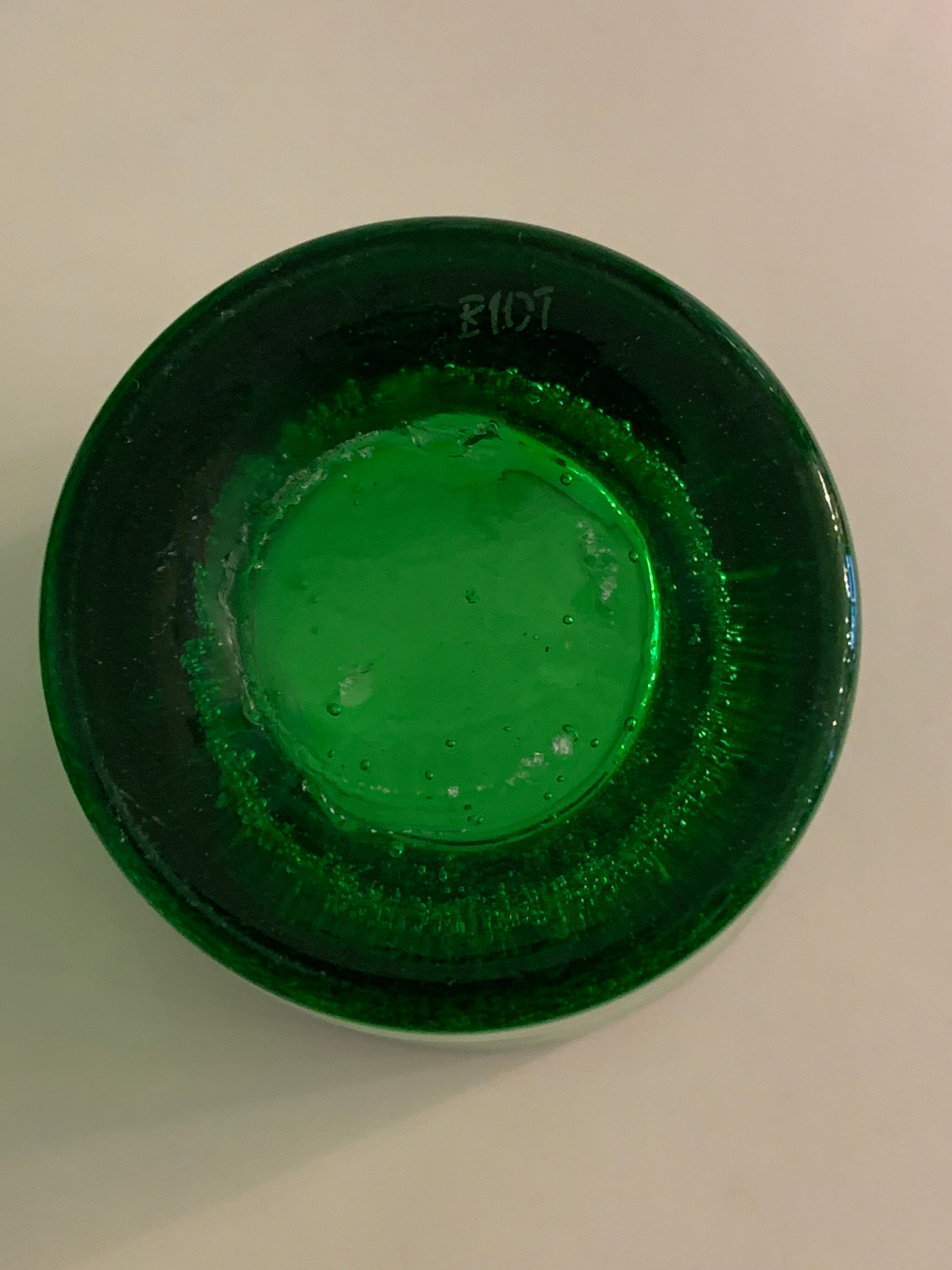 6 green whiskey glasses, bubbles and Biot soufflés