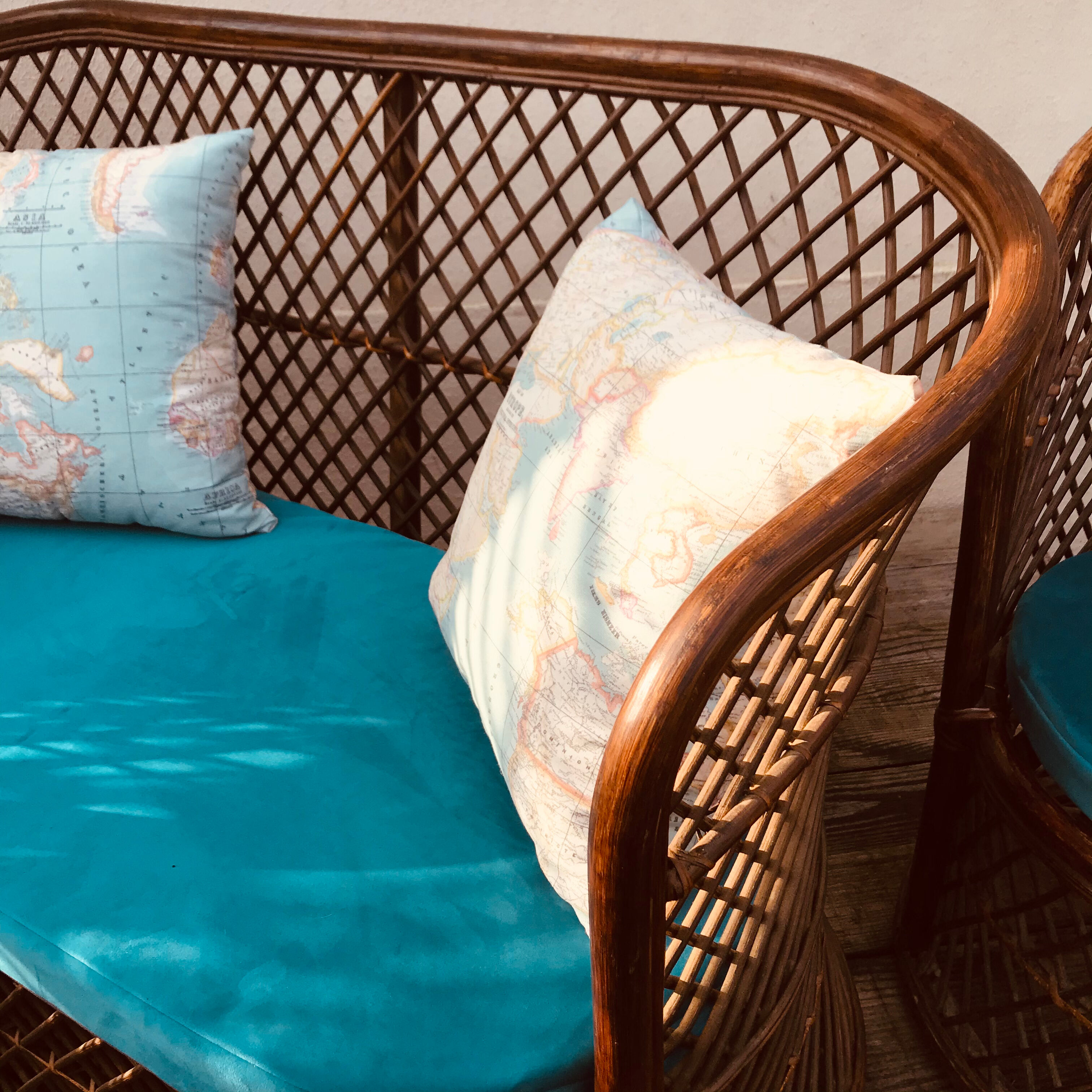 Bench and its 2 chairs in vintage rattan 1970