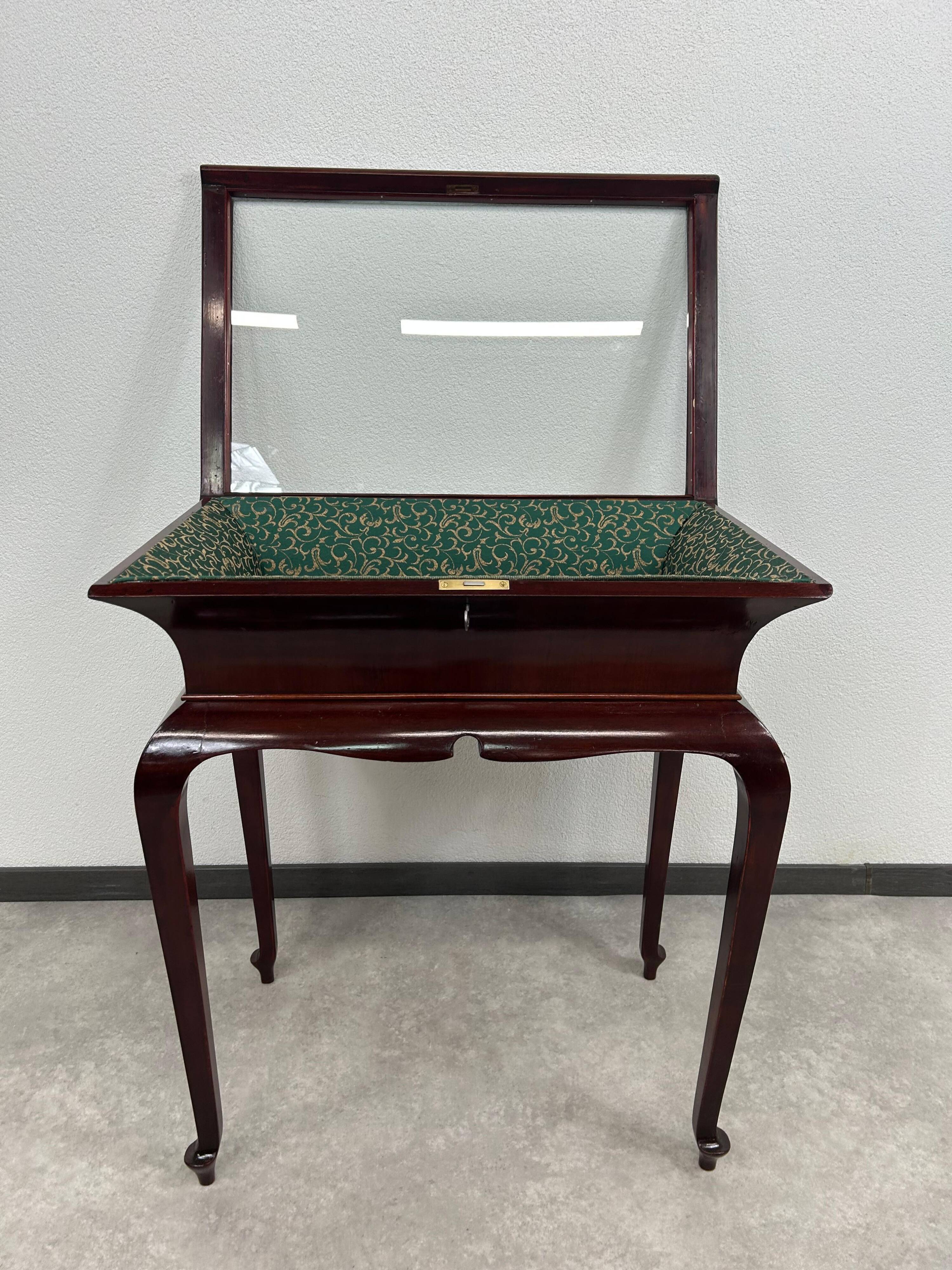 Art Deco display table in mahogany