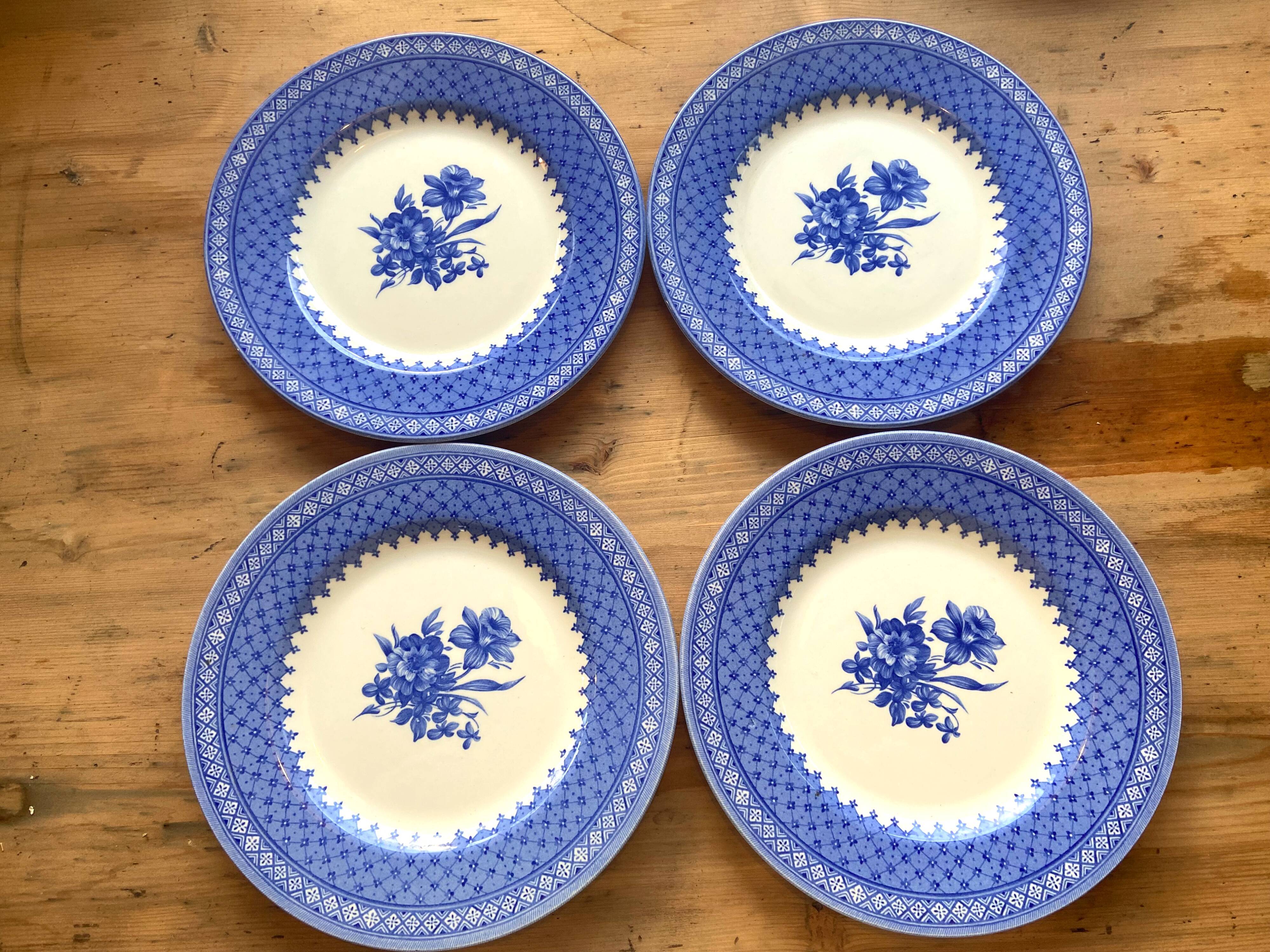 Lot de 12 assiettes porcelaine anglaise churchill