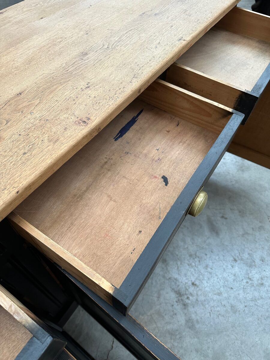 Enfilade with 4 doors from the early 20th century.