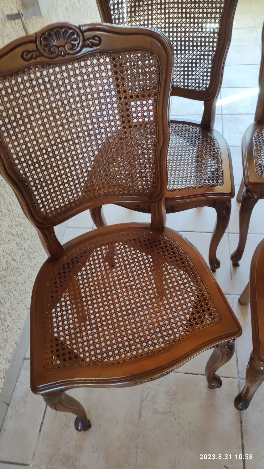 Round table and 6 chairs