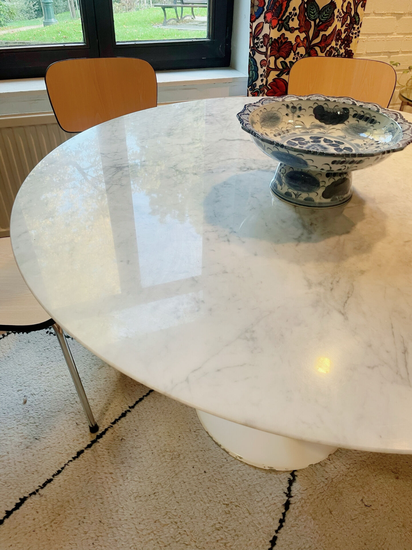 Tulip dining table in marble ø120cm