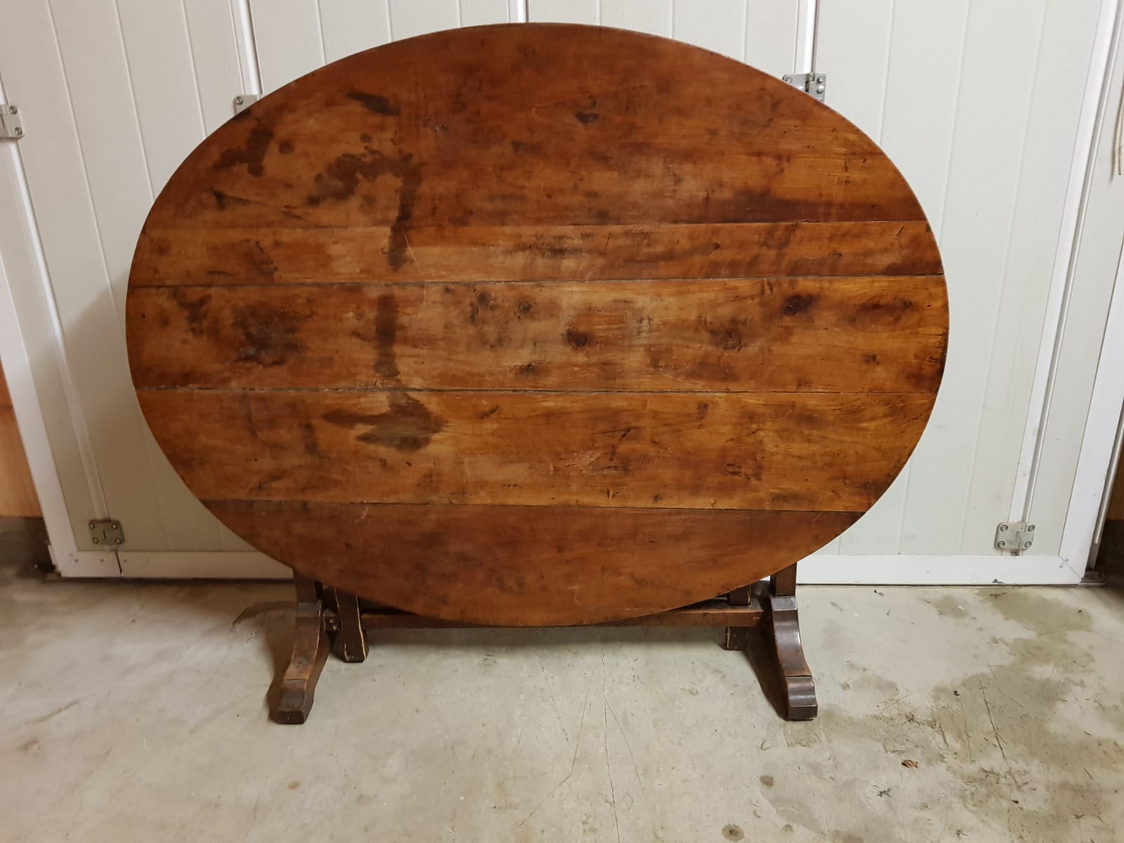 Burgundy wine table, ancient target