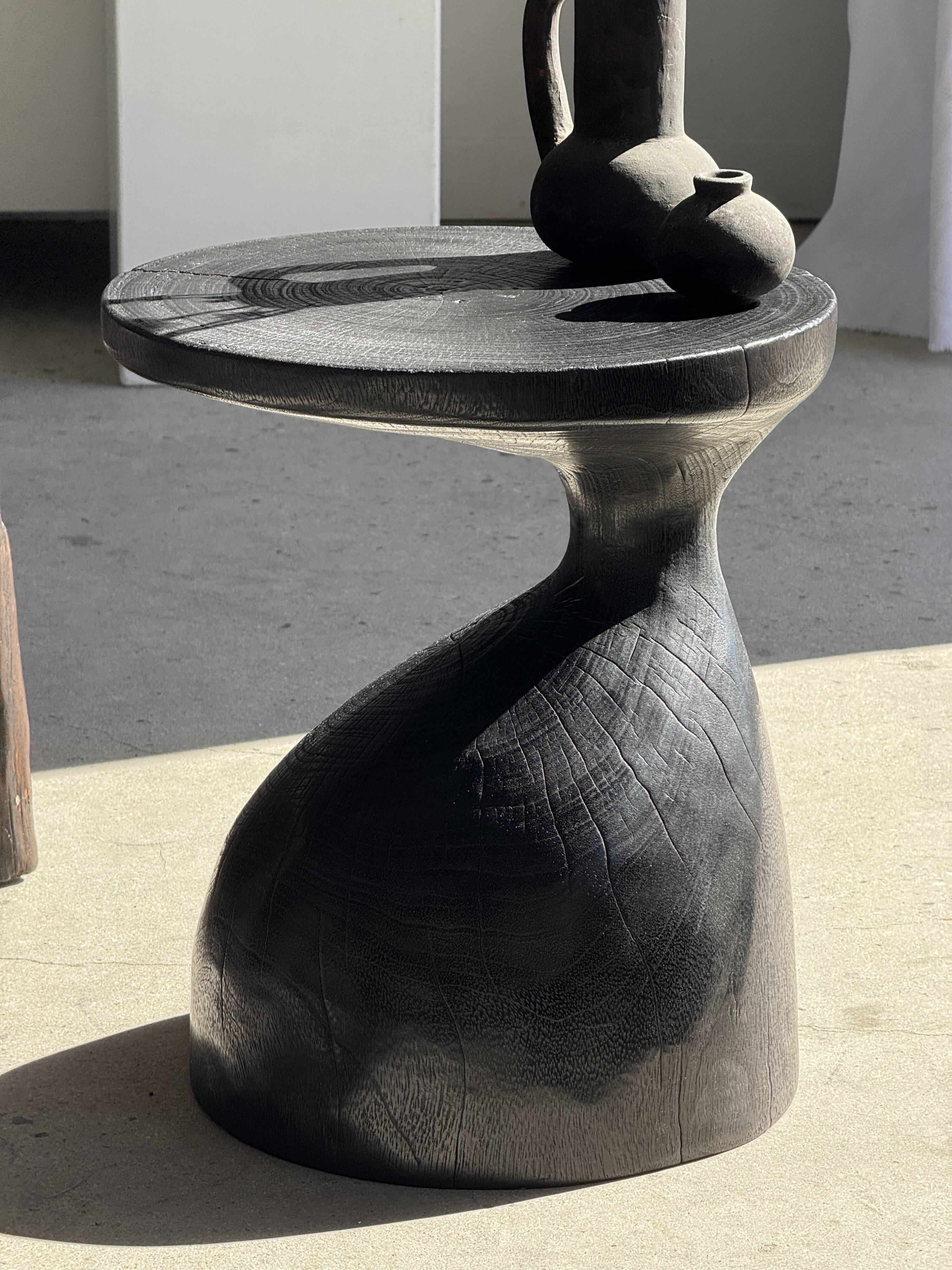 Sexy Neck - Solid wood side table (monoxyle) in organic shape colour