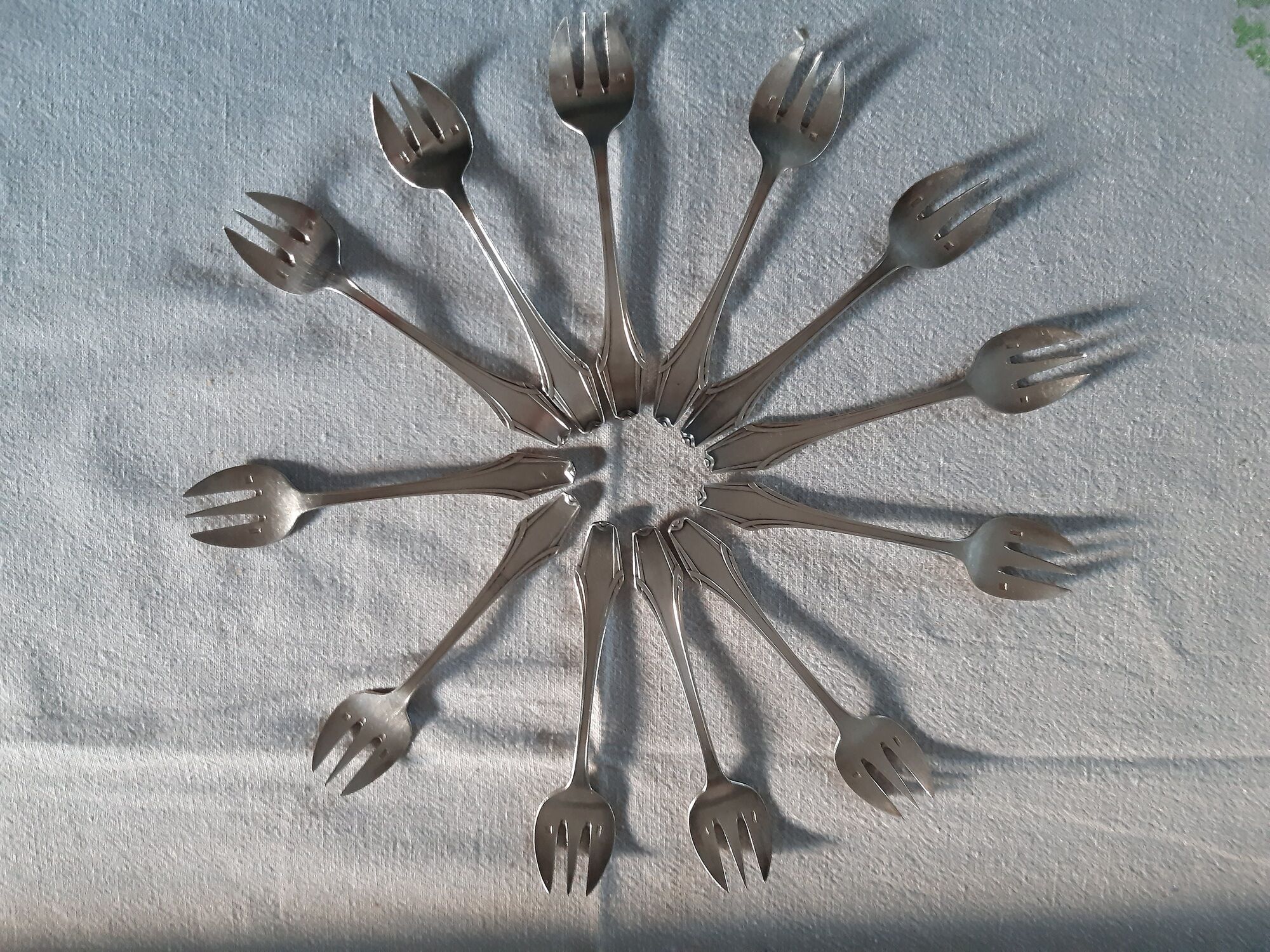 12 fourchettes à huitres métal argenté  art deco ravinet d'enfert