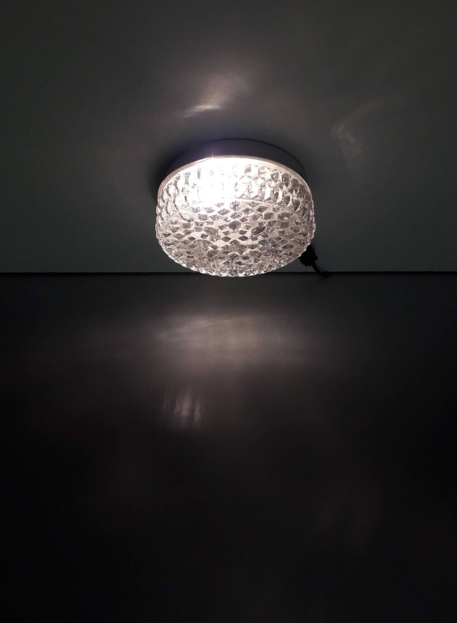 Vintage ceiling light / wall light - Molded glass - diamond tips - 1970s