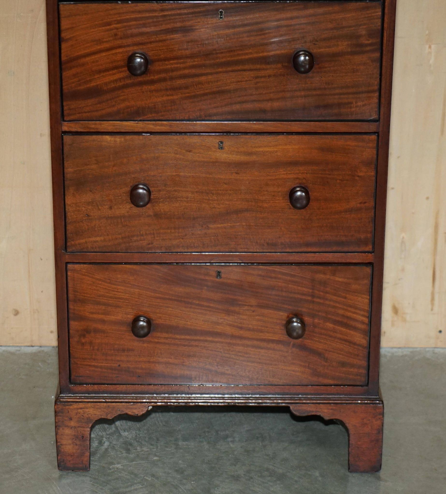 Paire de commodes hautes anciennes Castle Howard 1840 en bois dur