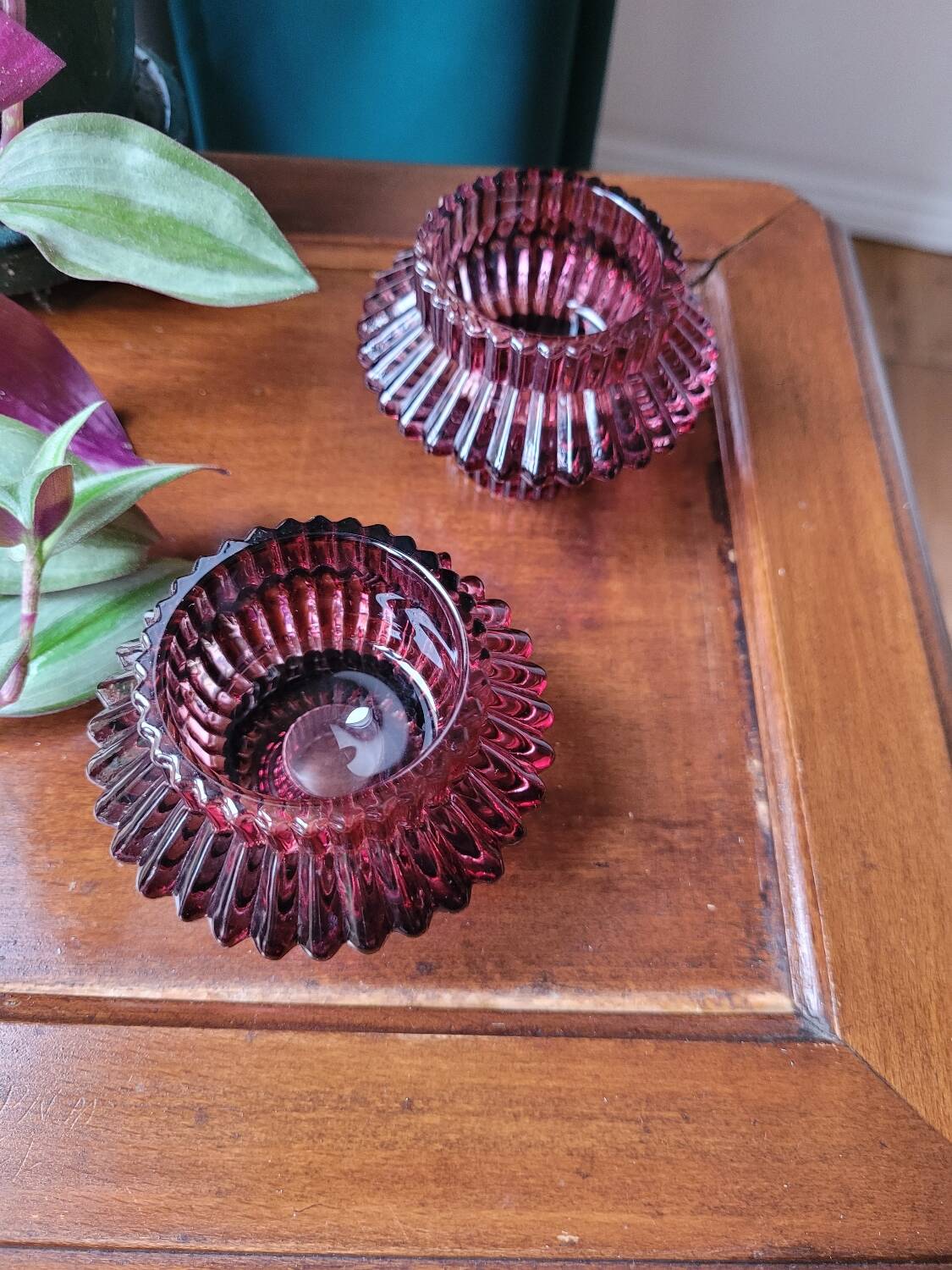 Lot de 2 bougeoirs en verre violet