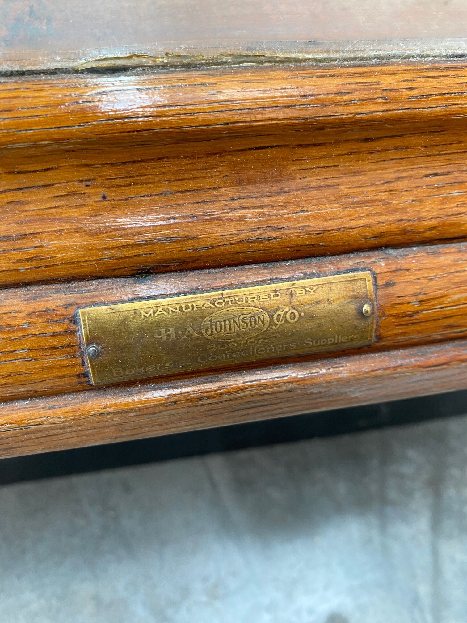 Presentation showcase counter early XXth