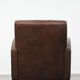 Fauteuil en cuir de mouton élégant et stylé avec un design épuré.